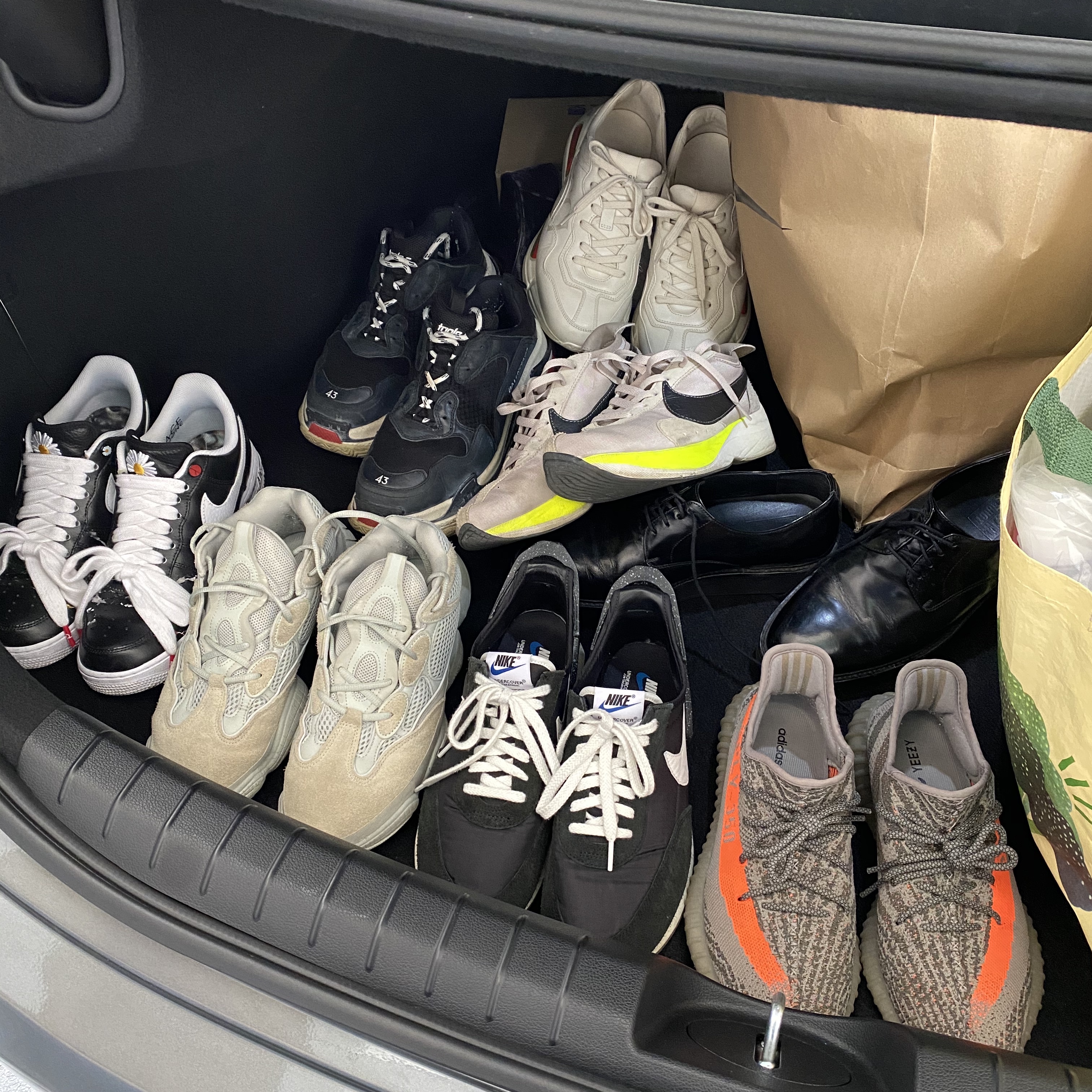 Nike x Peaceminusone Air Force 1 Low Para-Noise, Adidas Yeezy 500 Salt 착용 스타일
