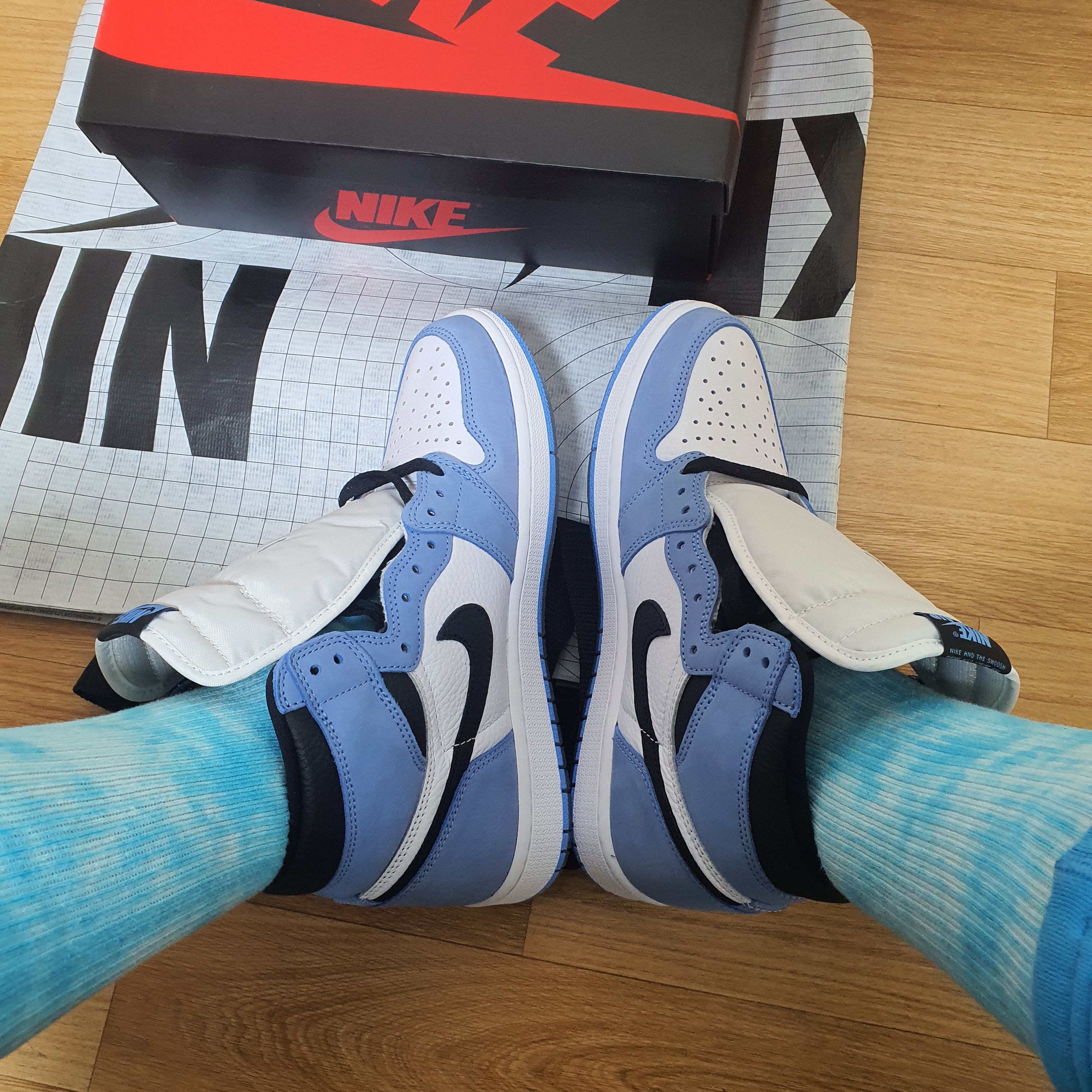 Jordan 1 Retro High OG University Blue 착용 스타일 - 1