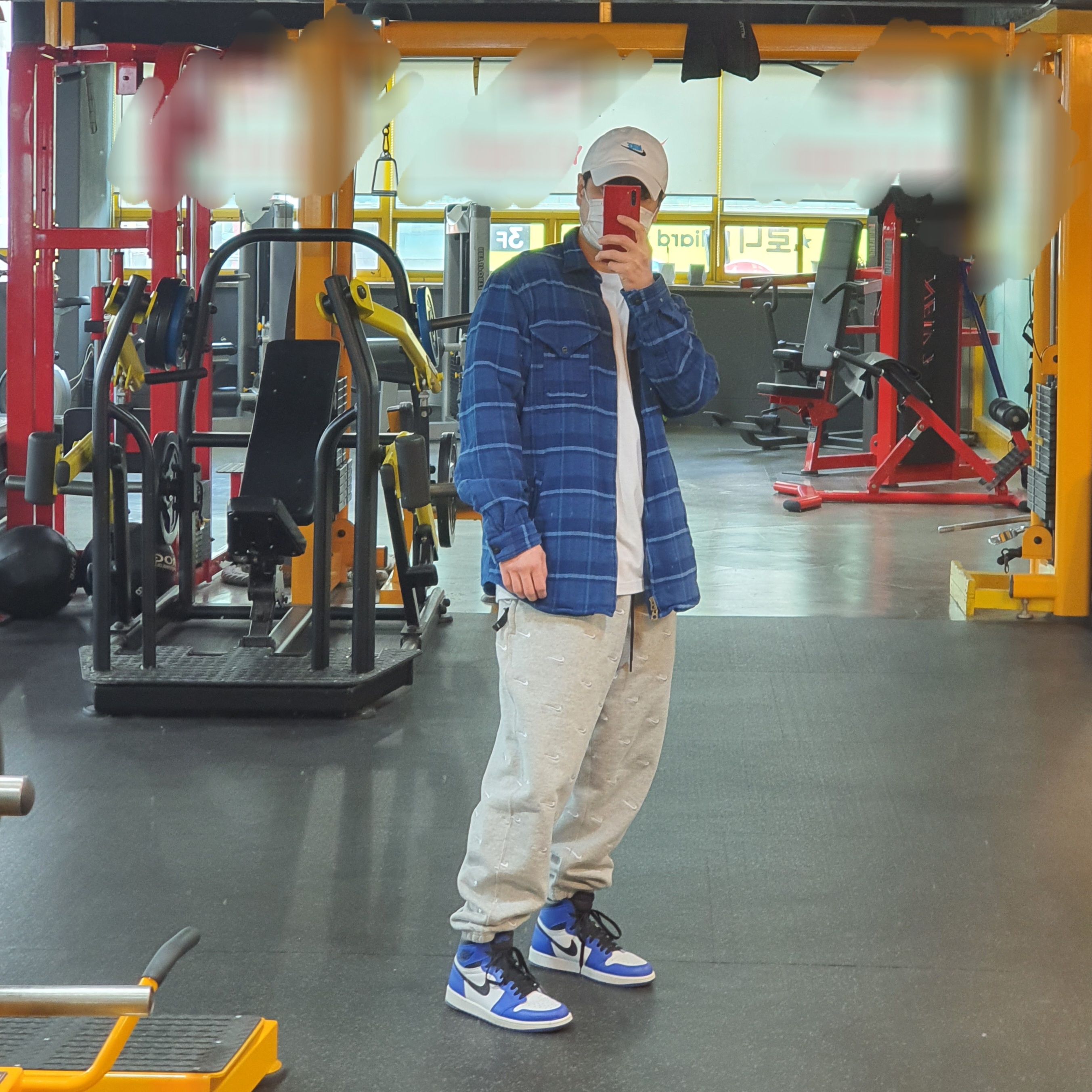 Jordan 1 Retro High Game Royal, Nike NRG Swoosh Logo Pants Grey Heather 착용 스타일