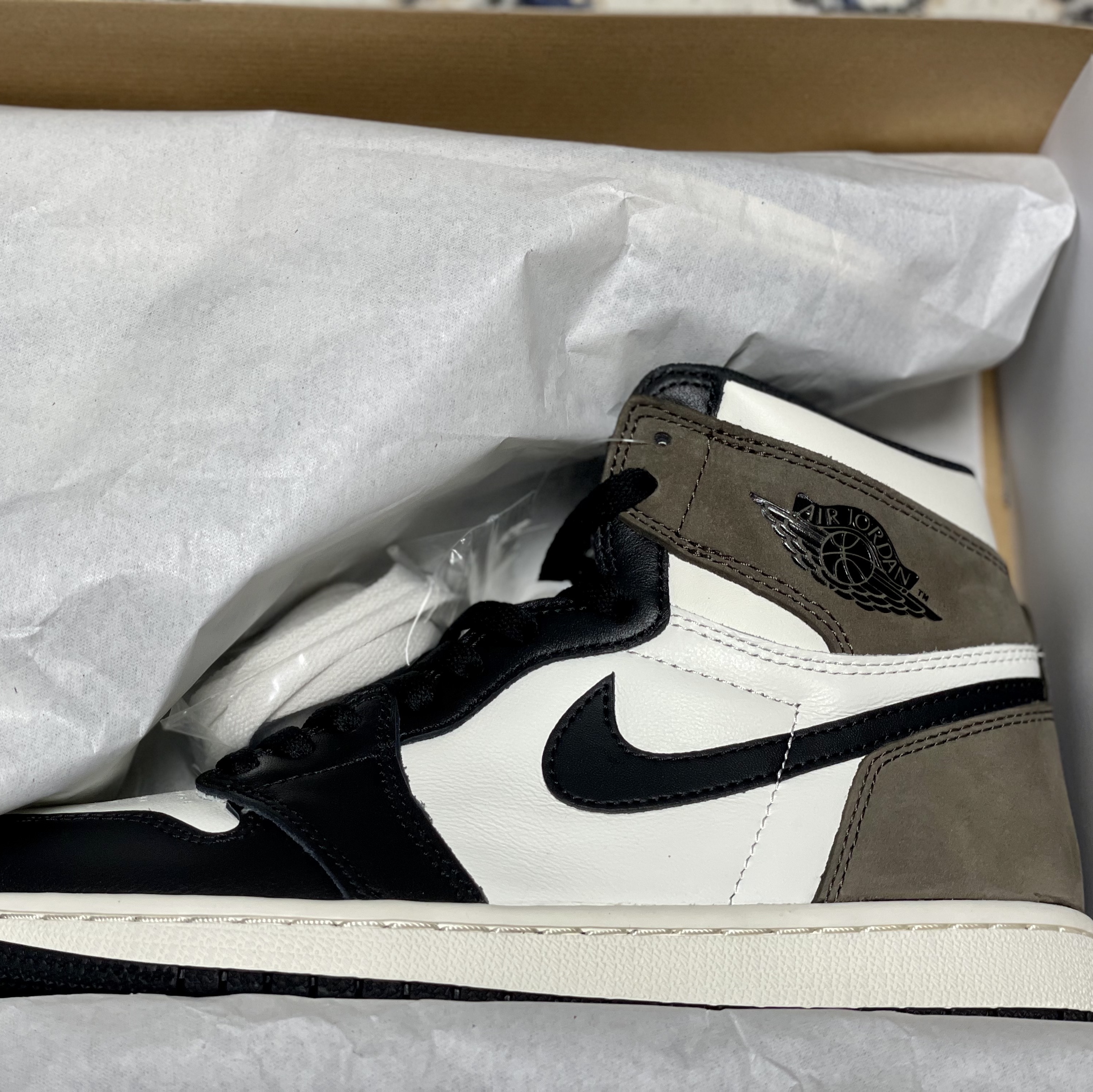 Jordan 1 Retro High OG Black Mocha 착용 스타일