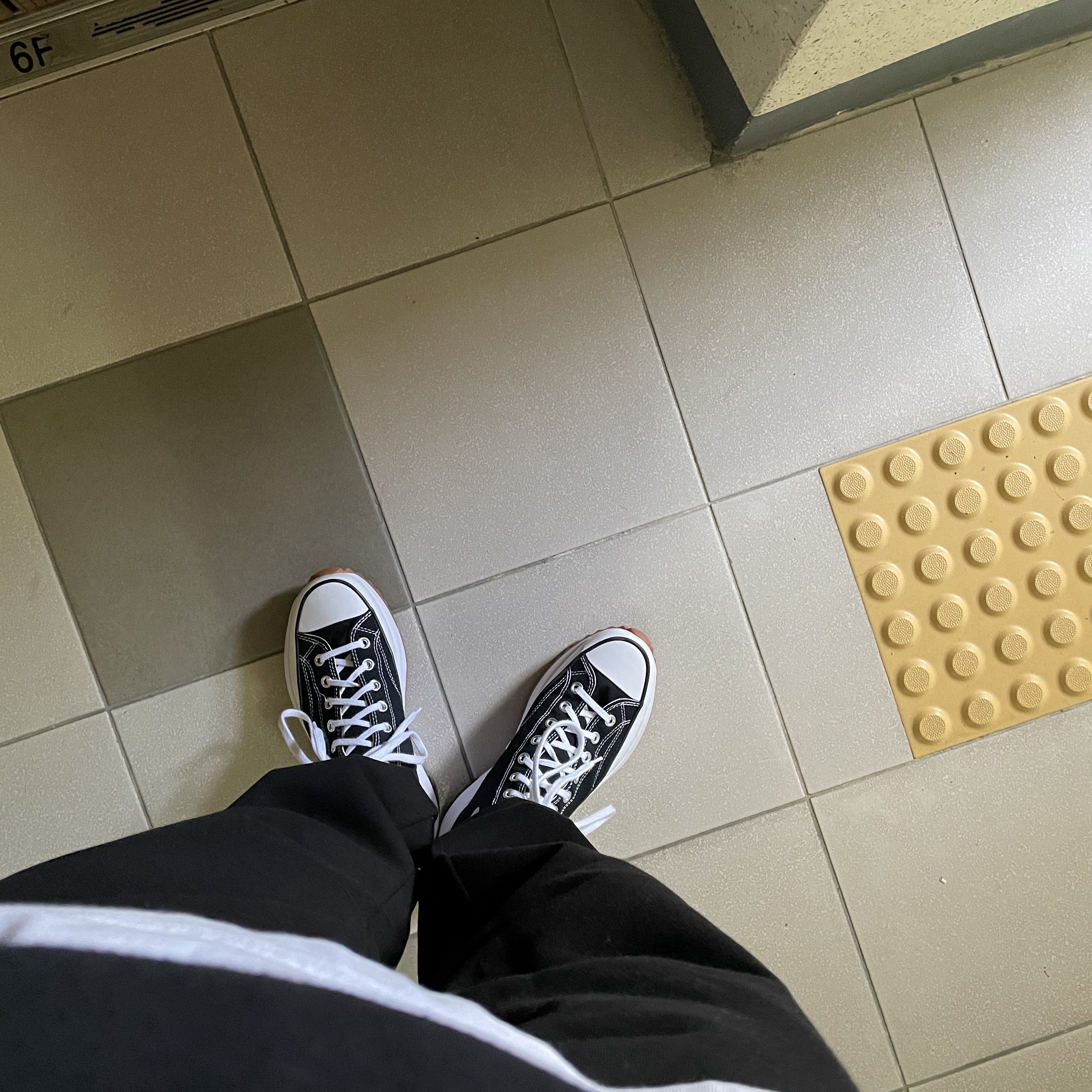 Converse Run Star Hike Hi Black White Gum 착용 스타일
