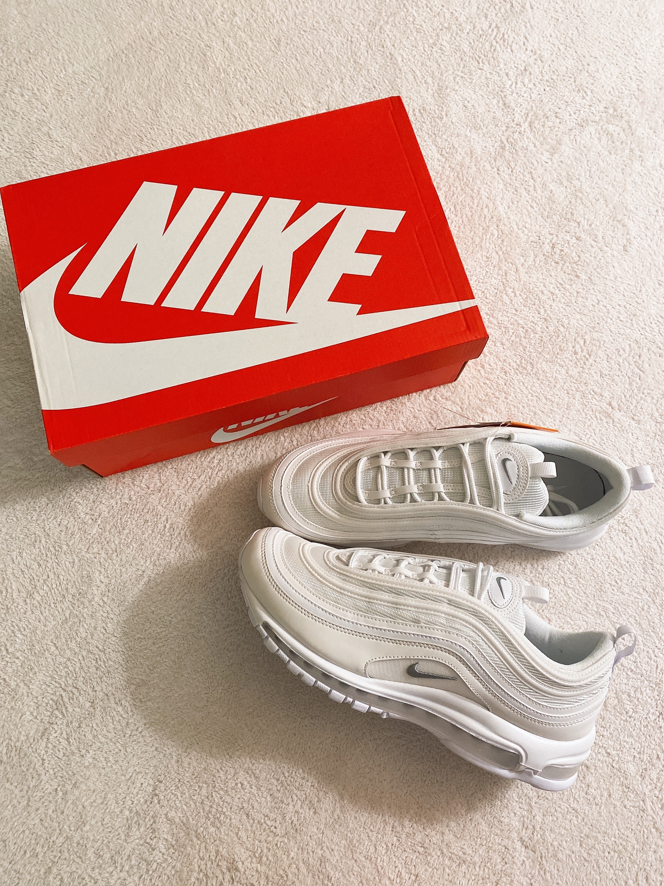 Nike Air Max 97 Triple White Wolf Grey 착용 스타일