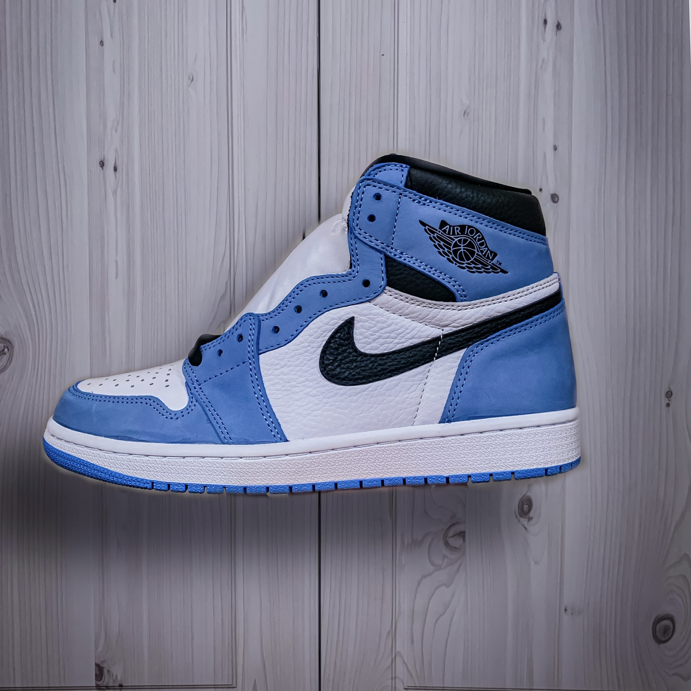 Jordan 1 Retro High OG University Blue 착용 스타일 - 2
