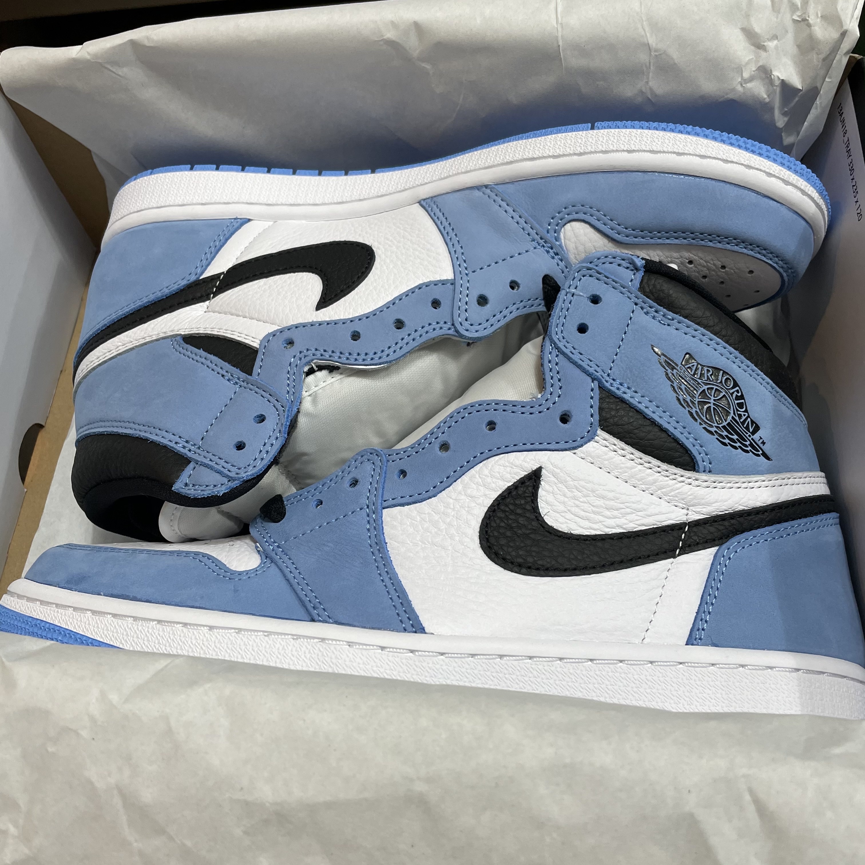 Jordan 1 Retro High OG University Blue 착용 스타일