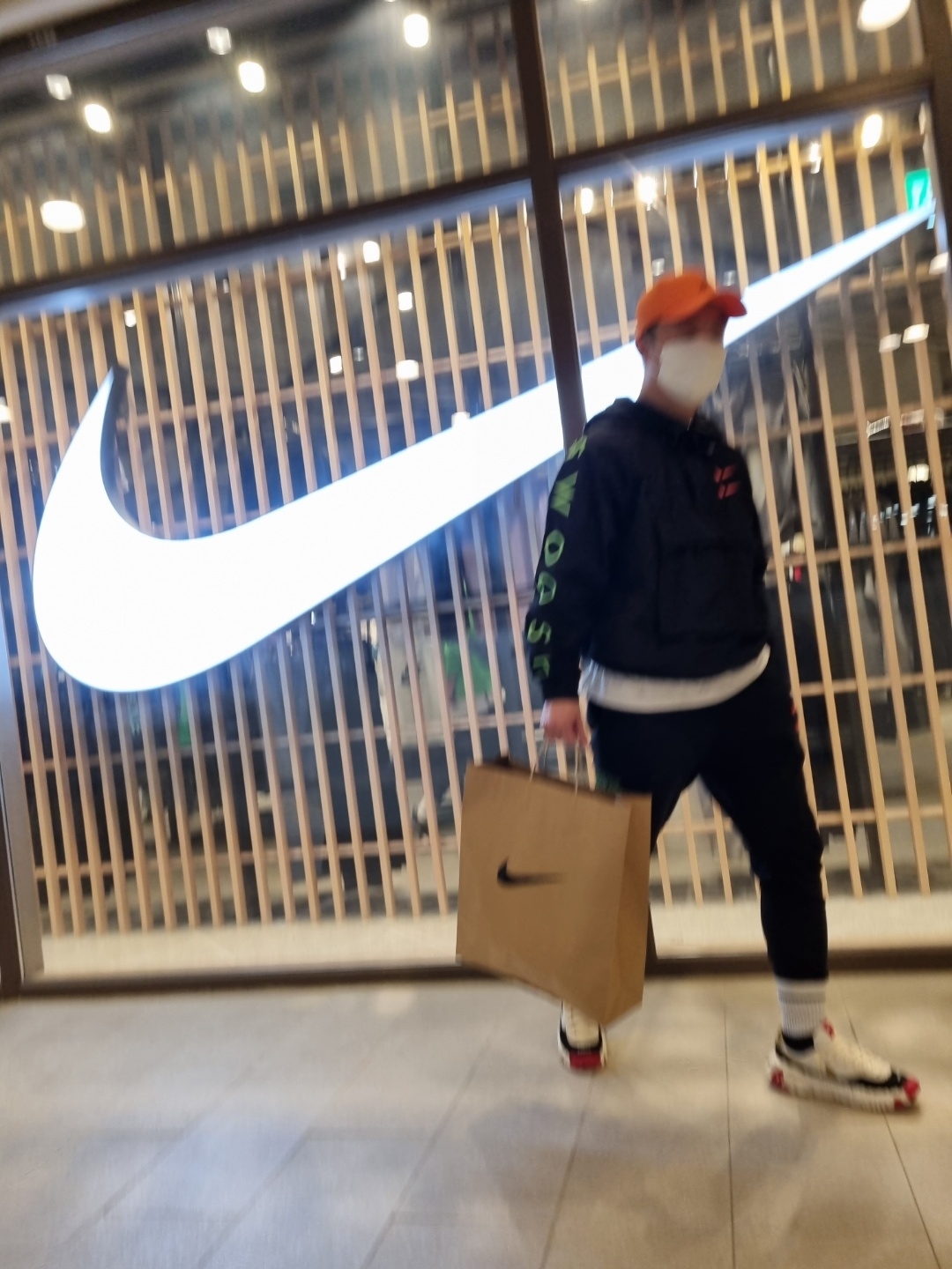 Nike x Undercover Overbreak Sail Gold 착용 스타일 - 2