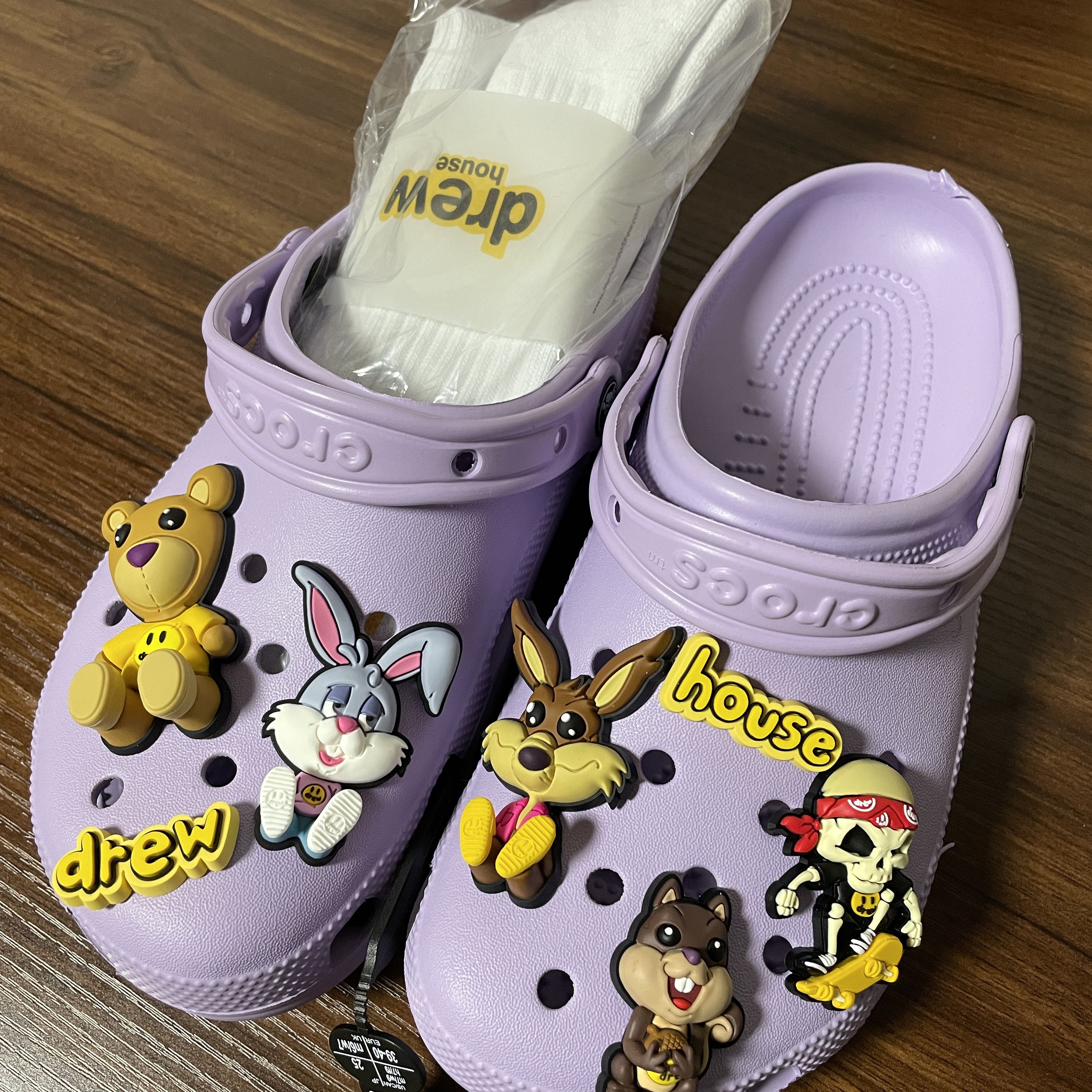 Crocs x Justin Bieber x Drew Classic Clog Lavender 착용 스타일