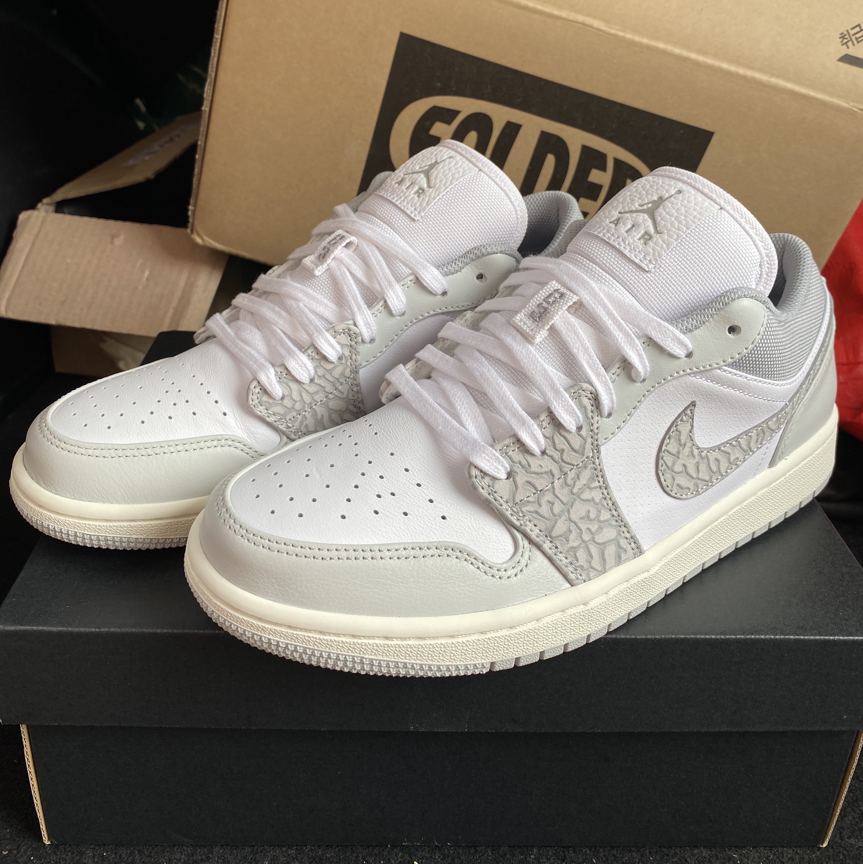 Jordan 1 Low PRM Elephant Print 착용 스타일