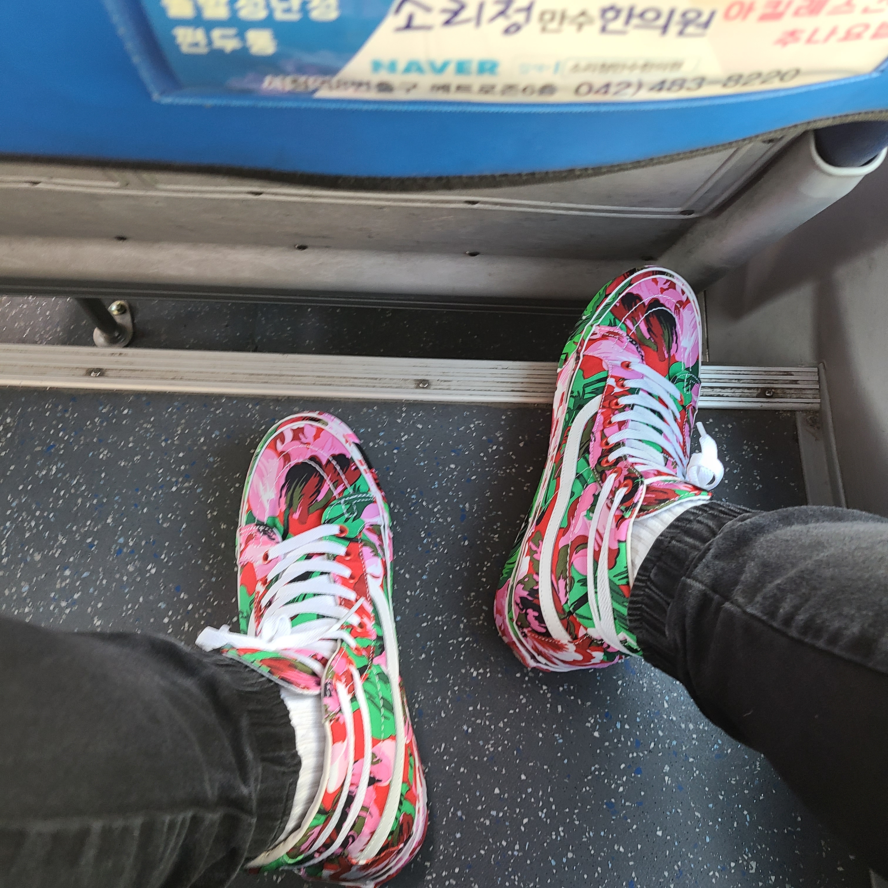Vans Vault x Kenzo OG Sk8-Hi LX Floral Red 착용 스타일 - 2