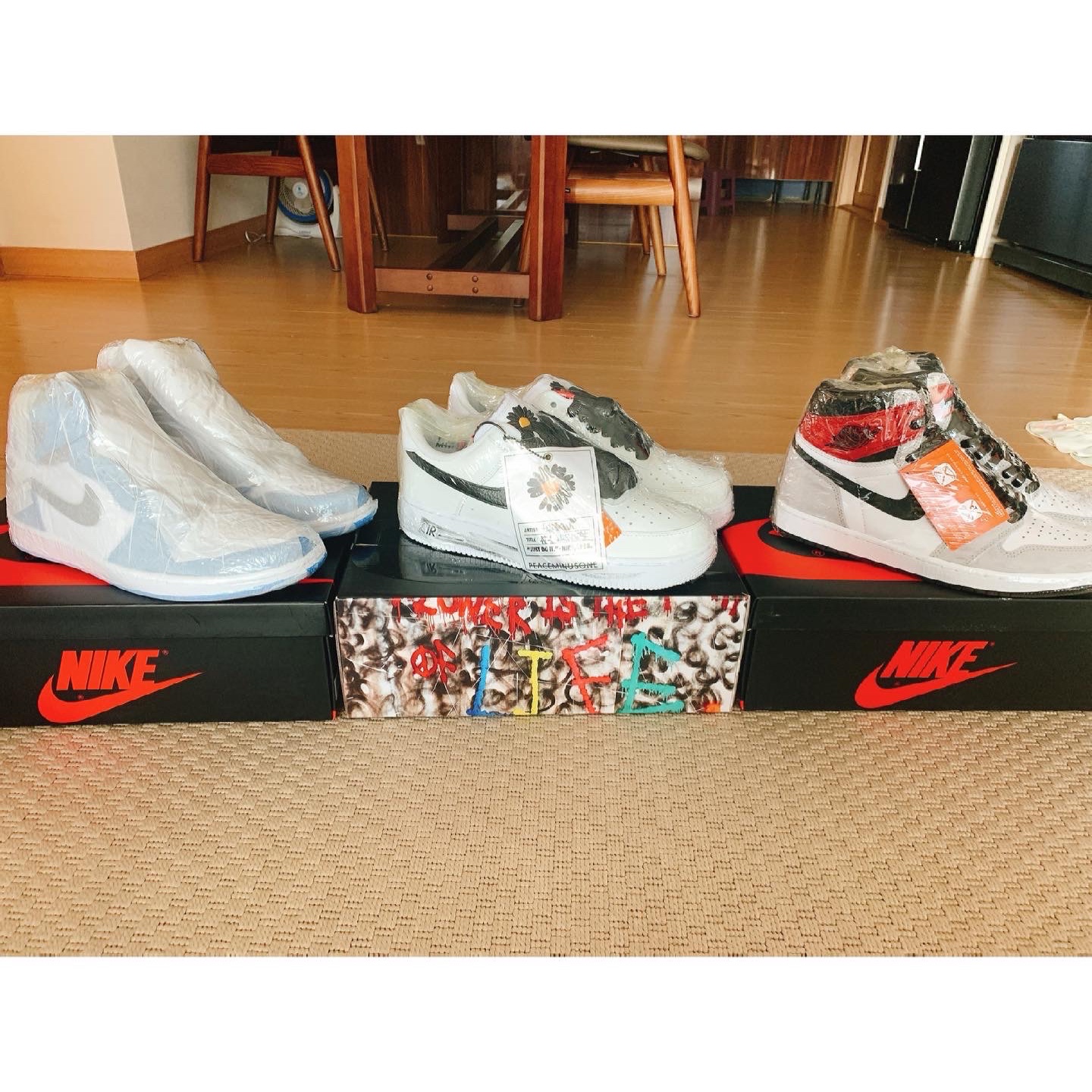 Jordan 1 Retro High OG University Blue, Nike x Peaceminusone Air Force 1 Low Para-Noise 2.0 착용 스타일 - 1