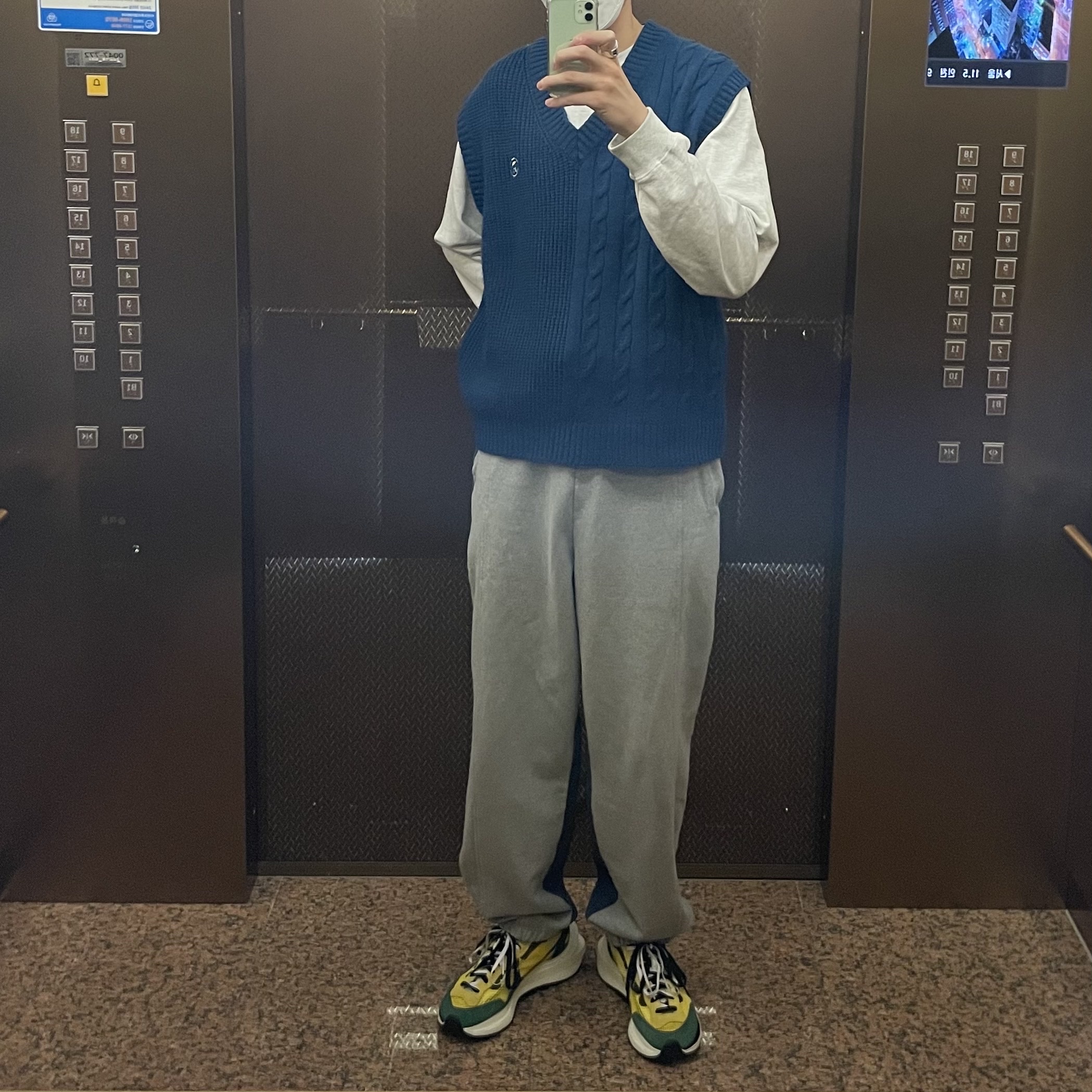 Nike x Sacai VaporWaffle Tour Yellow & Gorge Green Sail 착용 스타일 - 1