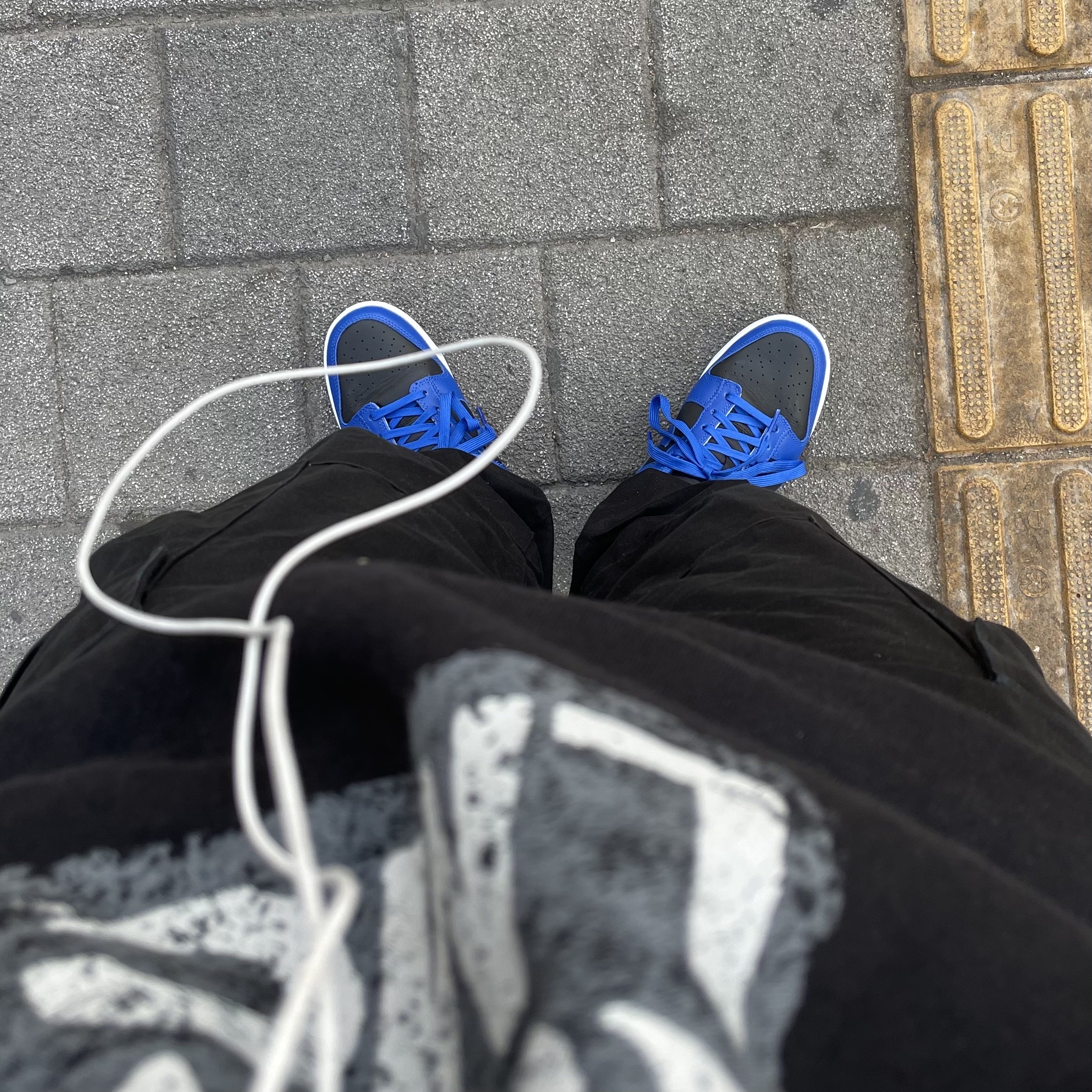 Nike Dunk Low Retro Hyper Cobalt 착용 스타일