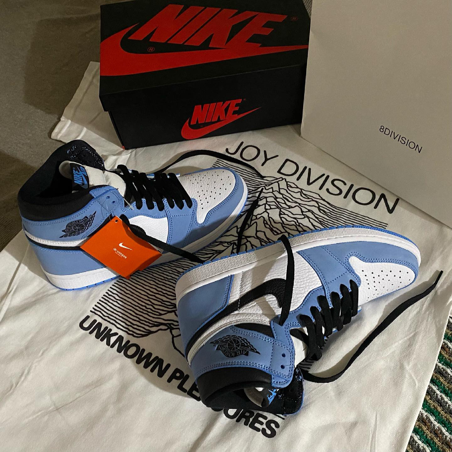 Jordan 1 Retro High OG University Blue 착용 스타일
