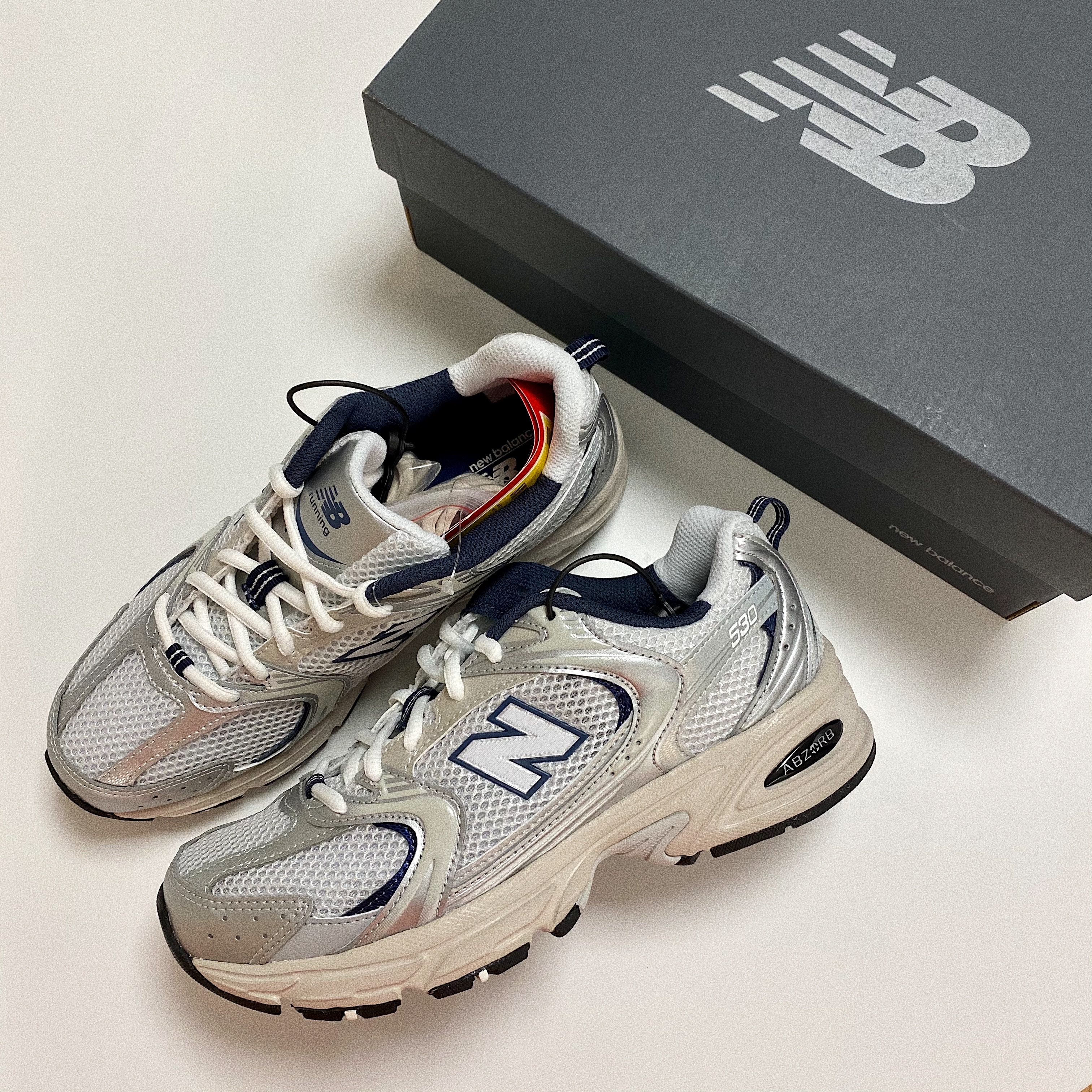 New Balance 530 Steel Grey 착용 스타일