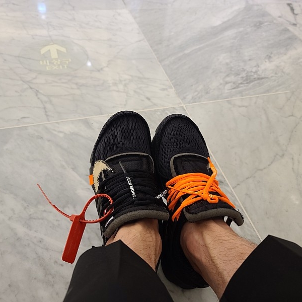 Nike x Off-White Air Presto Black, (W) New Balance 327 Black 착용 스타일 - 3