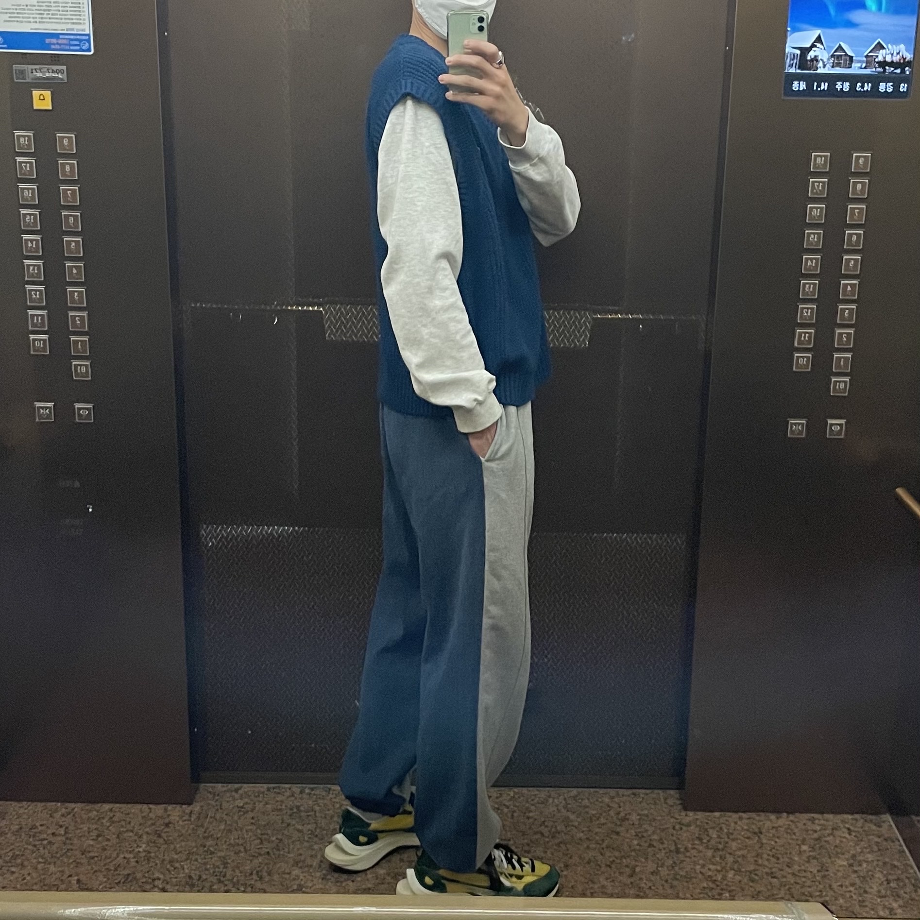 Nike x Sacai VaporWaffle Tour Yellow & Gorge Green Sail 착용 스타일 - 2