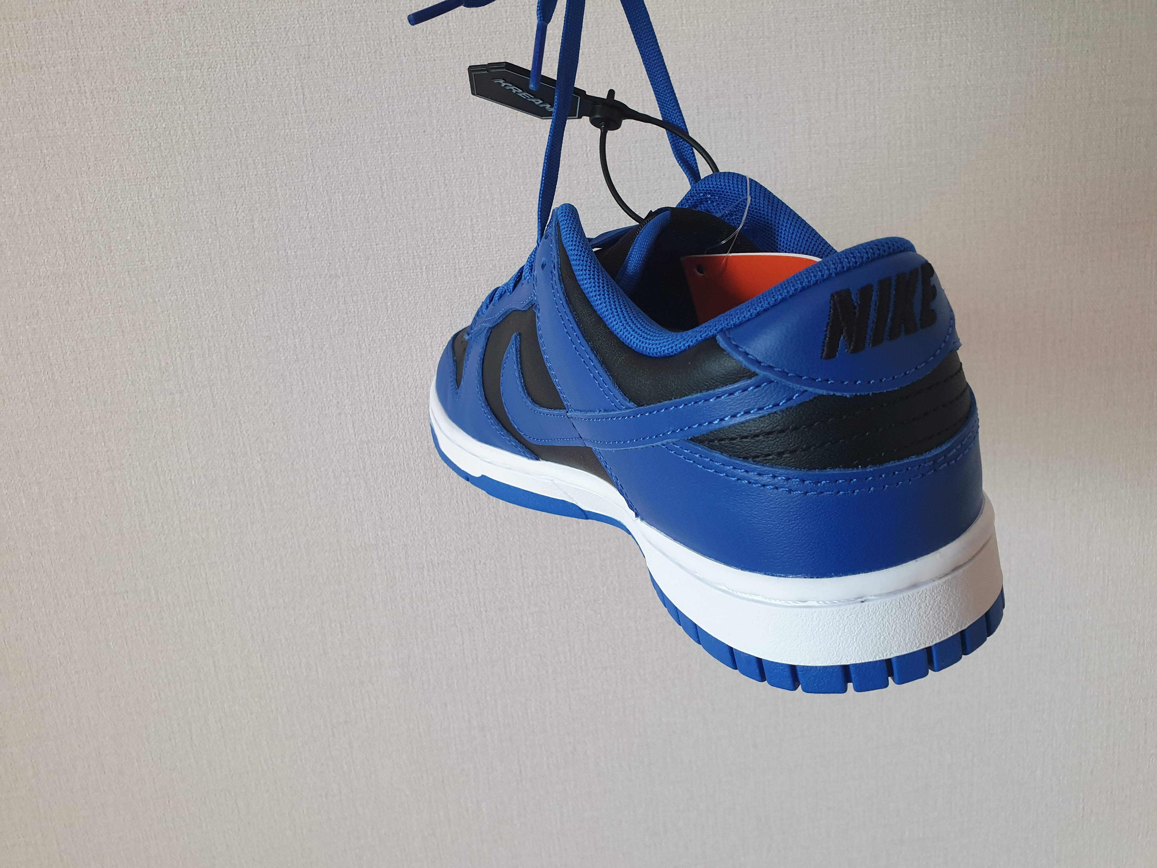 Nike Dunk Low Retro Hyper Cobalt 착용 스타일 - 2