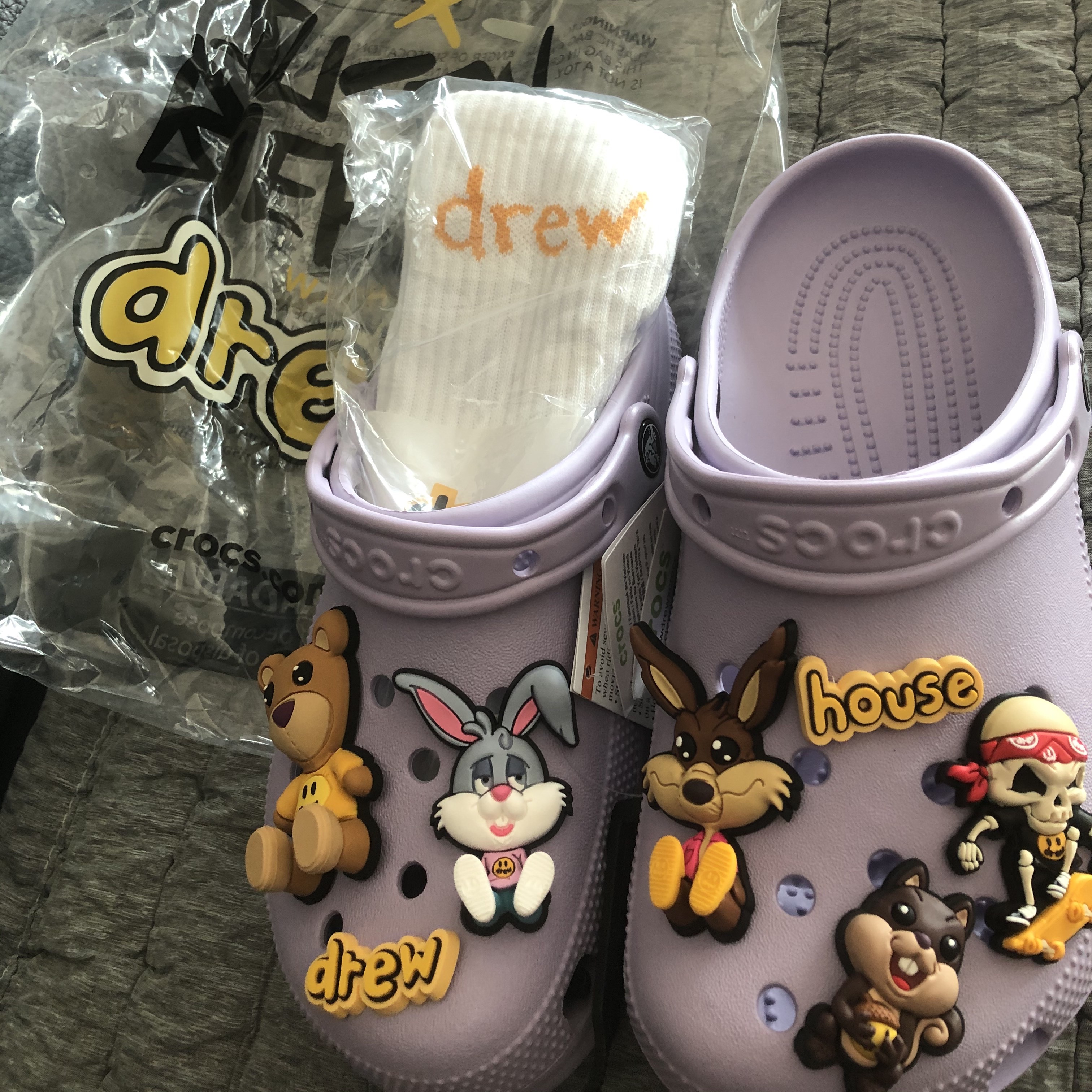 Crocs x Justin Bieber x Drew Classic Clog Lavender 착용 스타일