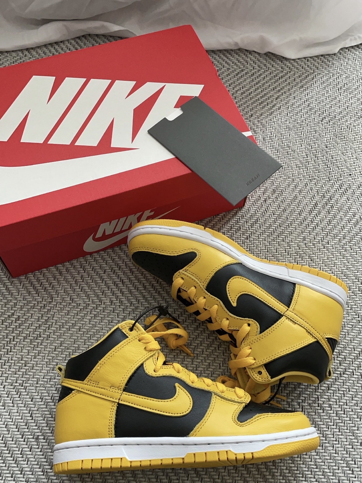 Nike Dunk High SP Varsity Maize 착용 스타일 - 2