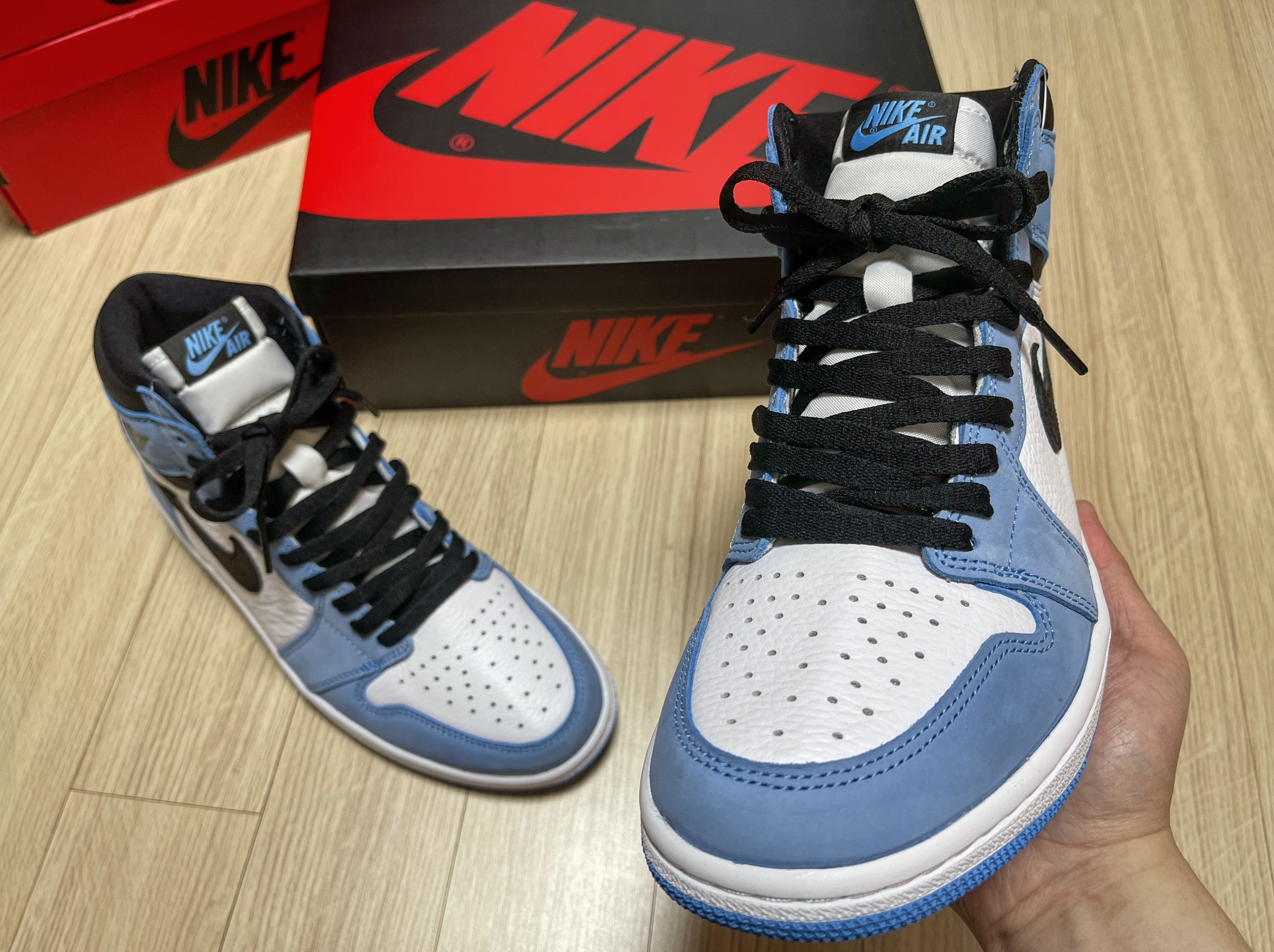 Jordan 1 Retro High OG University Blue 착용 스타일 - 3
