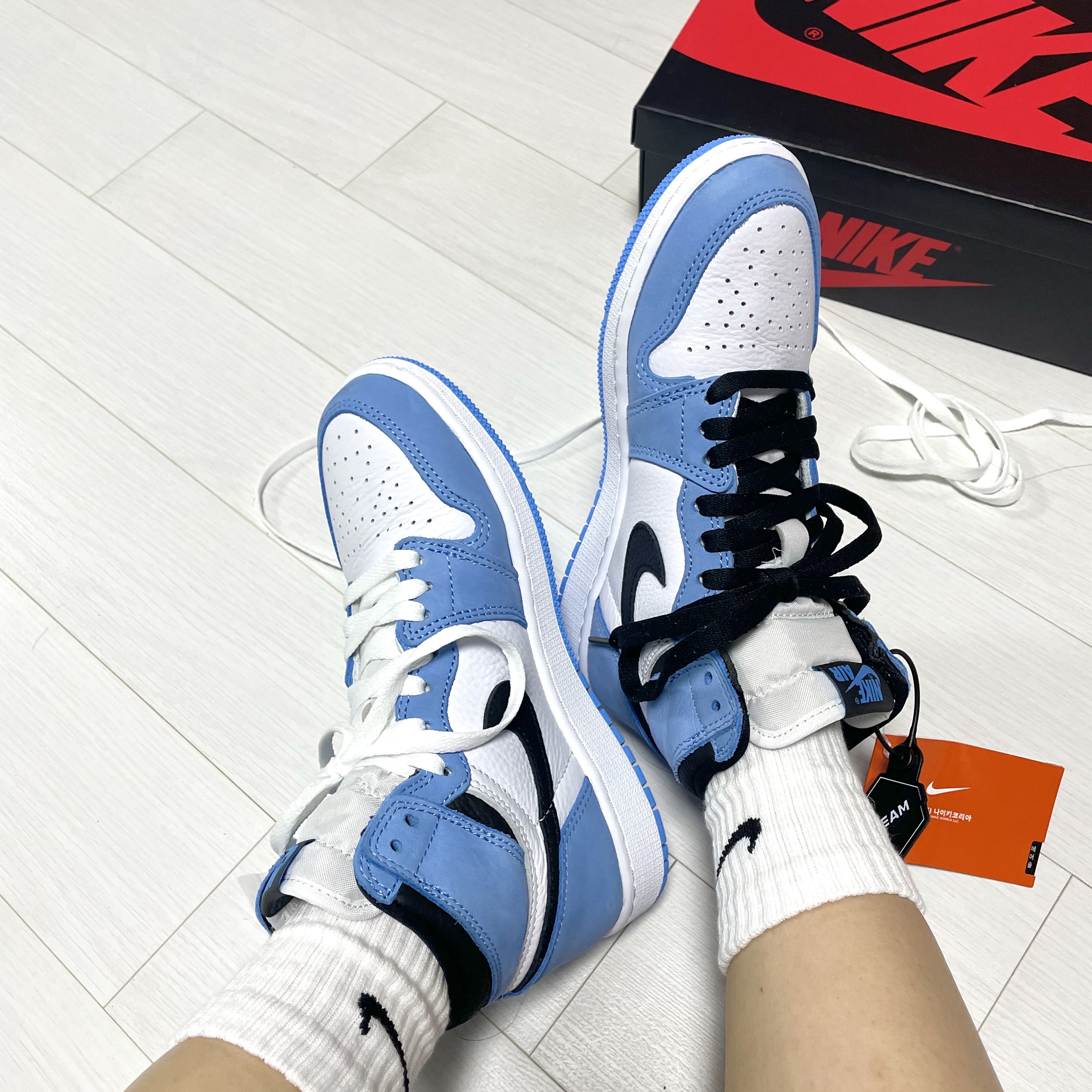 Jordan 1 Retro High OG University Blue, (GS) Jordan 1 Retro High OG University Blue 착용 스타일 - 2