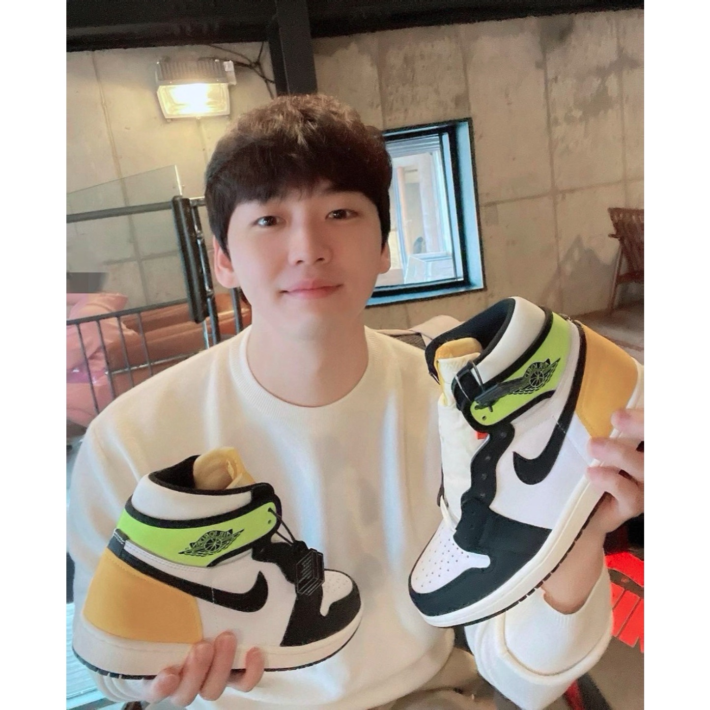 Jordan 1 Retro High OG Volt Gold 착용 스타일