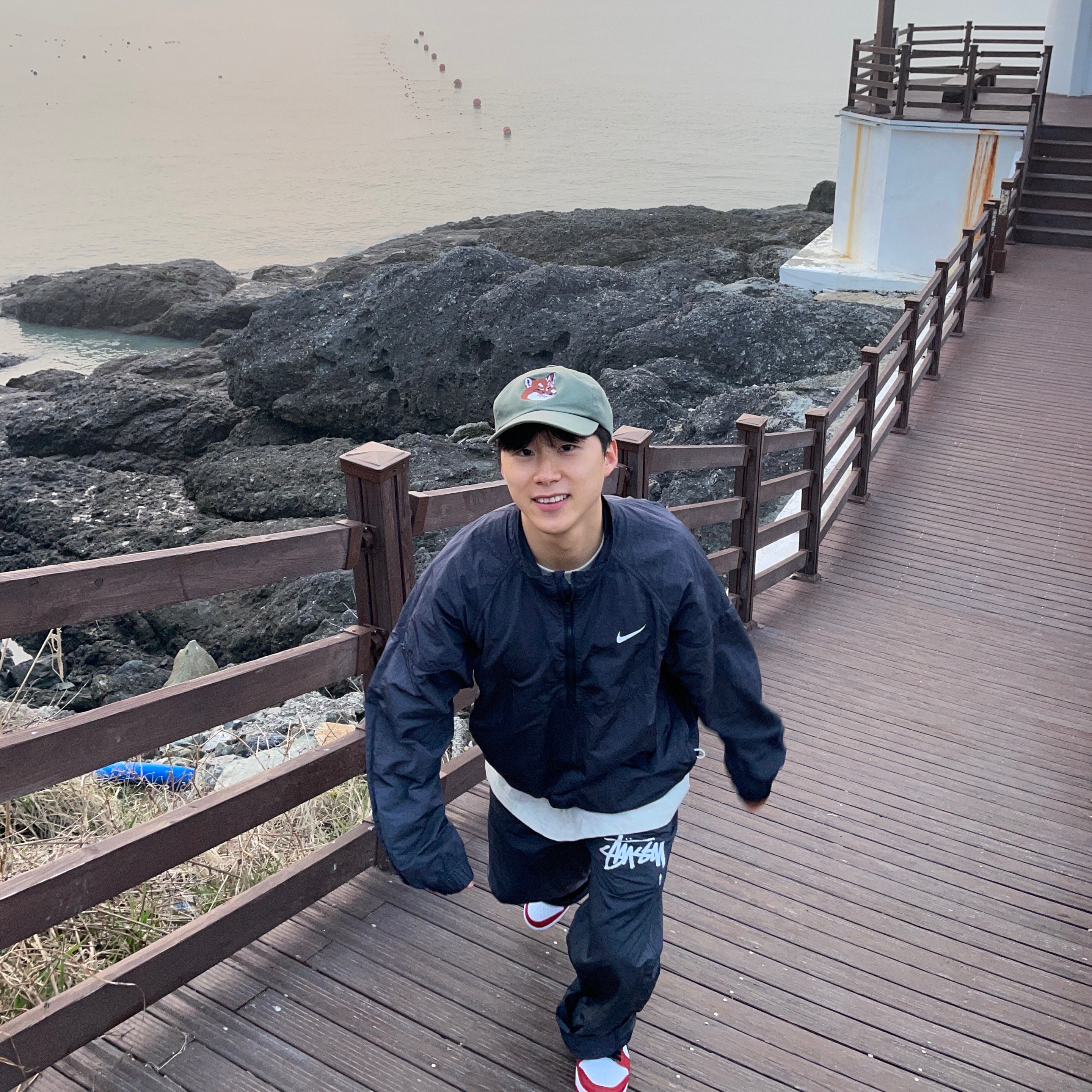 Nike x Stussy Windrunner Jacket Off Noir, Nike x Stussy Beach Pants Off Noir 착용 스타일 - 3