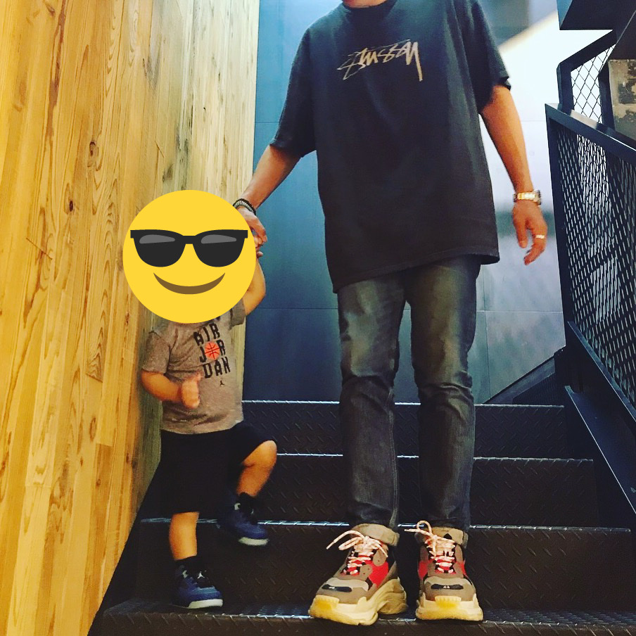 Balenciaga Triple S Grey Red Blue 2018 Reissue 착용 스타일