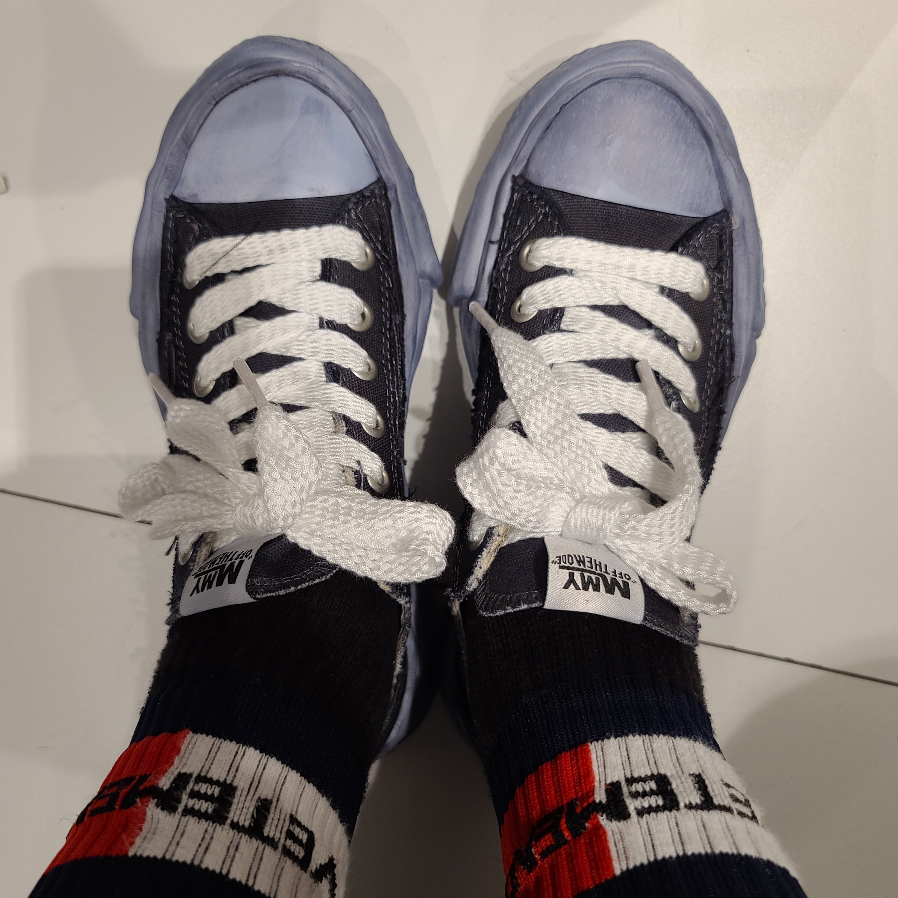 Maison Mihara Yasuhiro Hank OG Sole Canvas Low-top Sneakers Black 착용 스타일 - 3