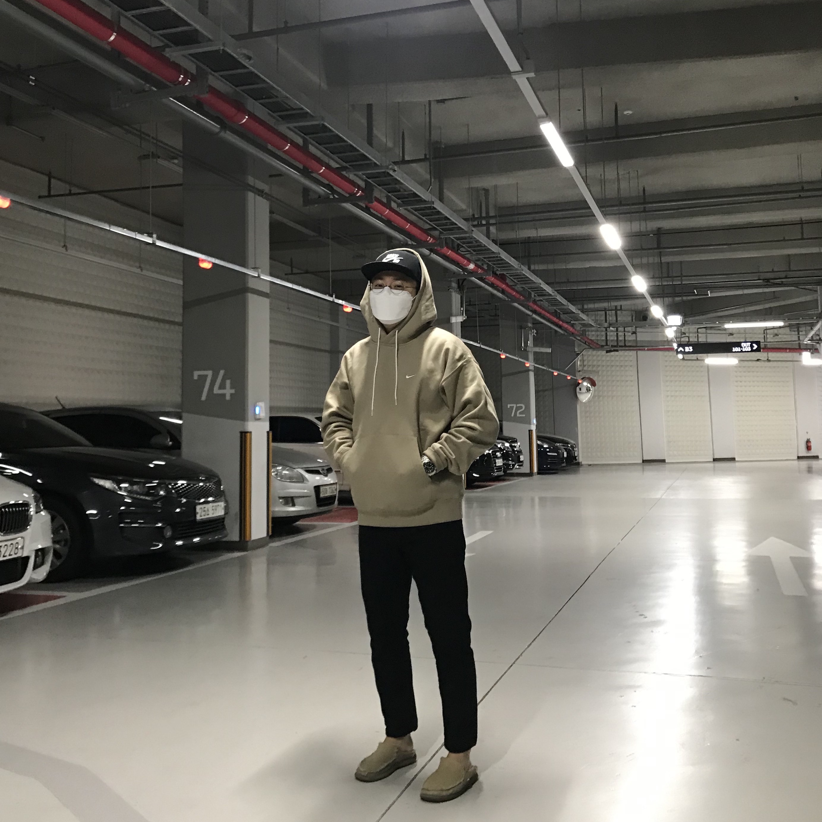 Nike NRG Solo Swoosh Fleece Hoodie Khaki - Asia 착용 스타일