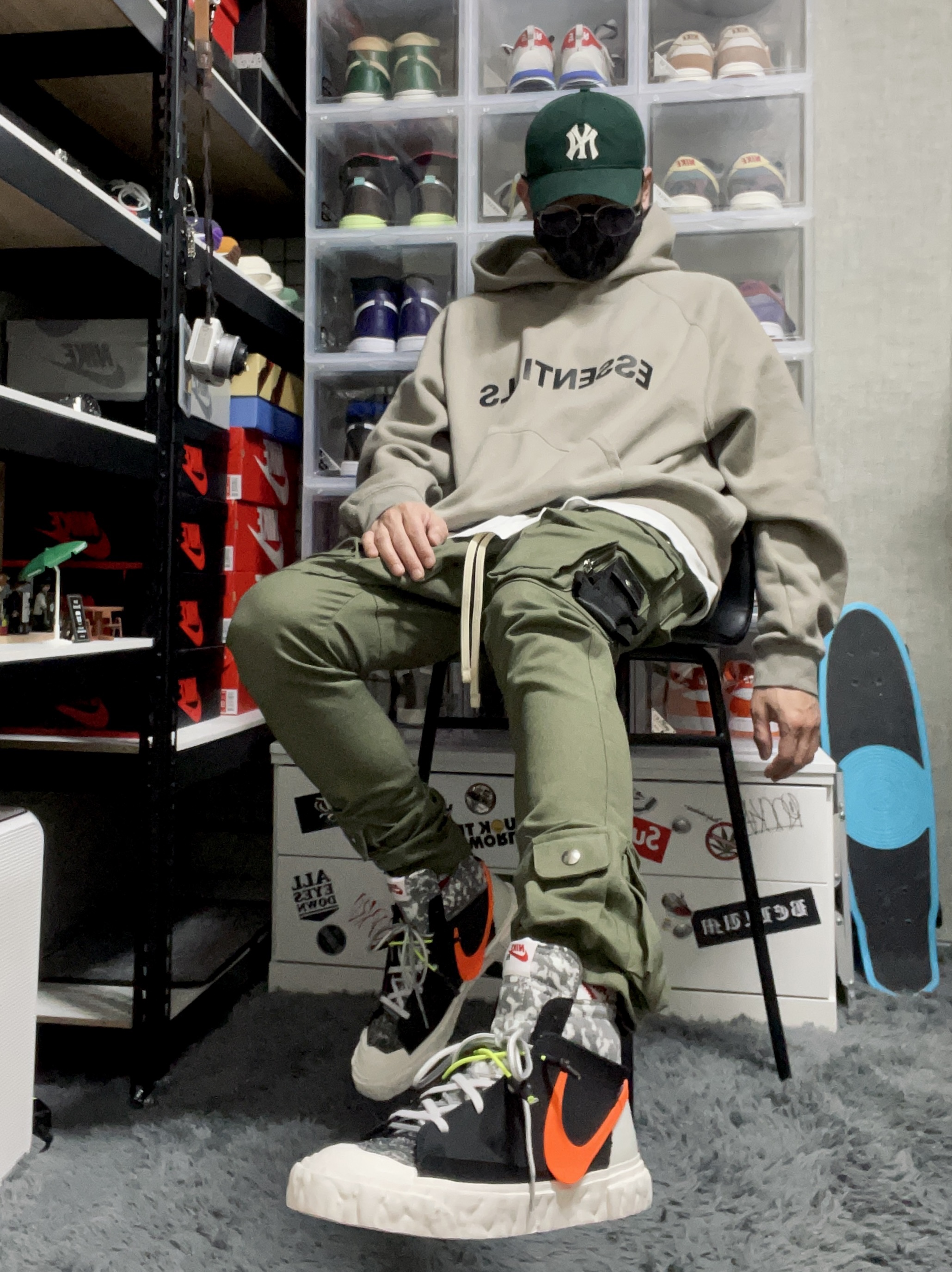 Essentials 3D Silicon Applique Pullover Hoodie Moss - 20FW, Nike x Readymade Blazer Mid Black 착용 스타일