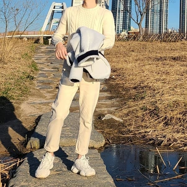 Adidas Yeezy 500 Bone White 착용 스타일