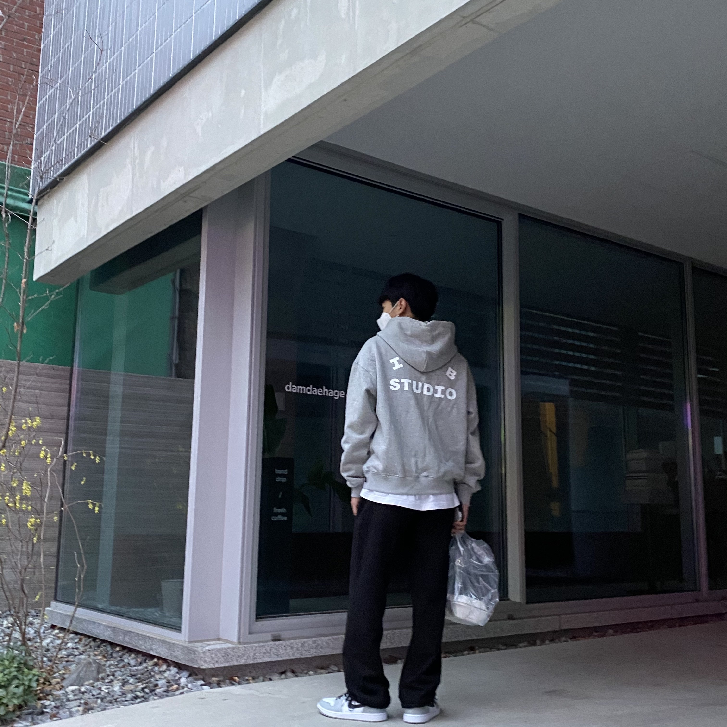 IAB Studio Hoodie Gray - 21SS, Jordan 1 Mid Light Smoke Grey 착용 스타일