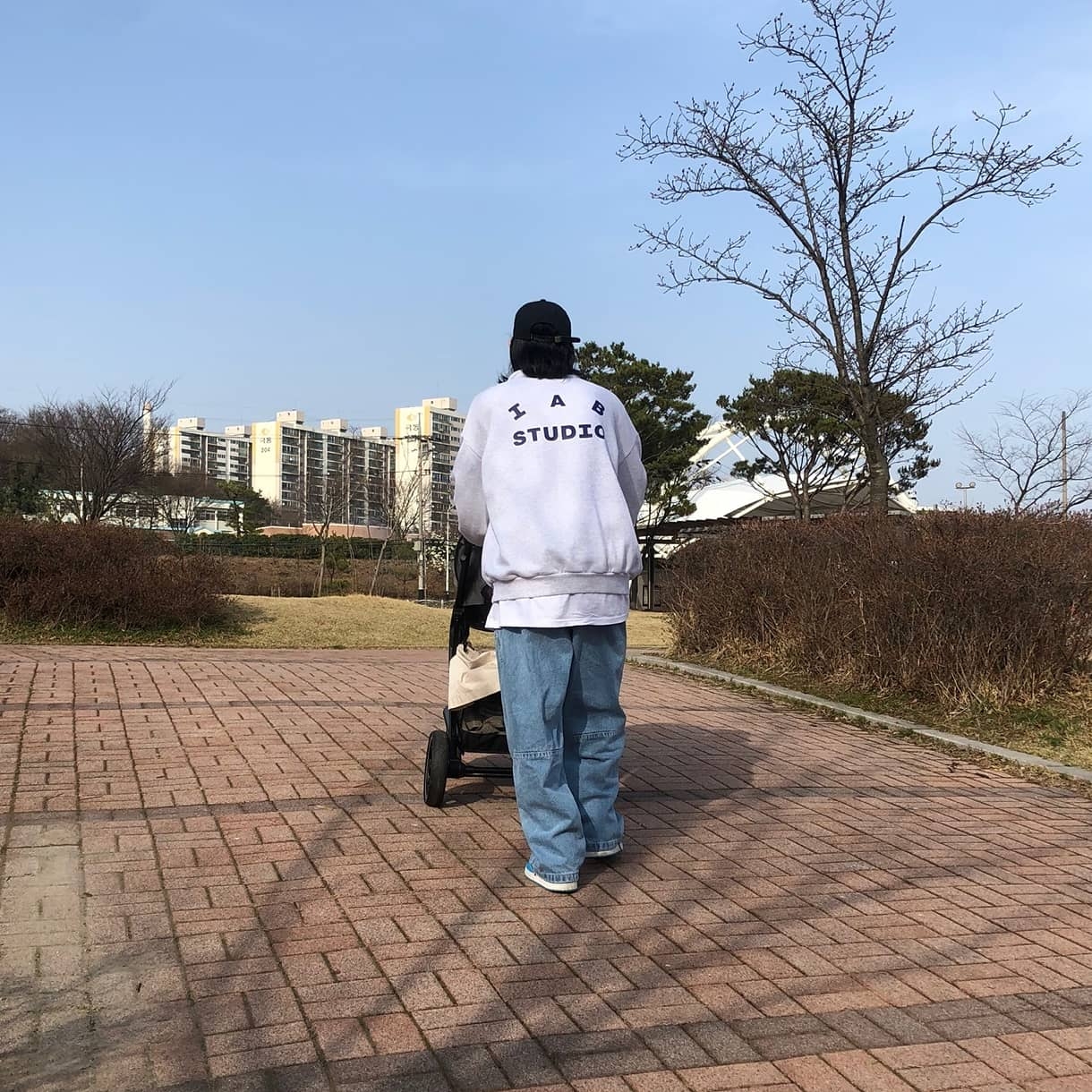 IAB Studio Half Zip Pullover Light Gray, Jordan 1 Retro UNC 착용 스타일 - 1