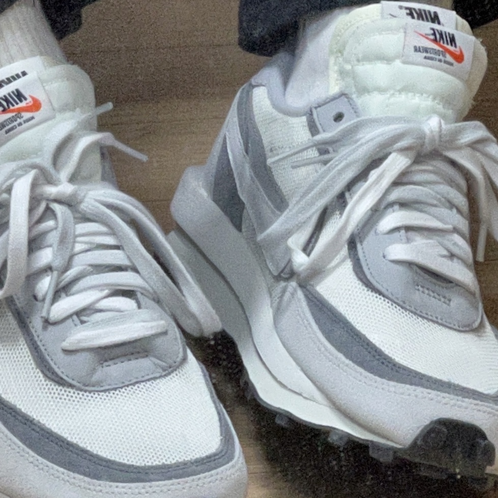 Nike x Sacai LDWaffle Summit White 착용 스타일 - 2
