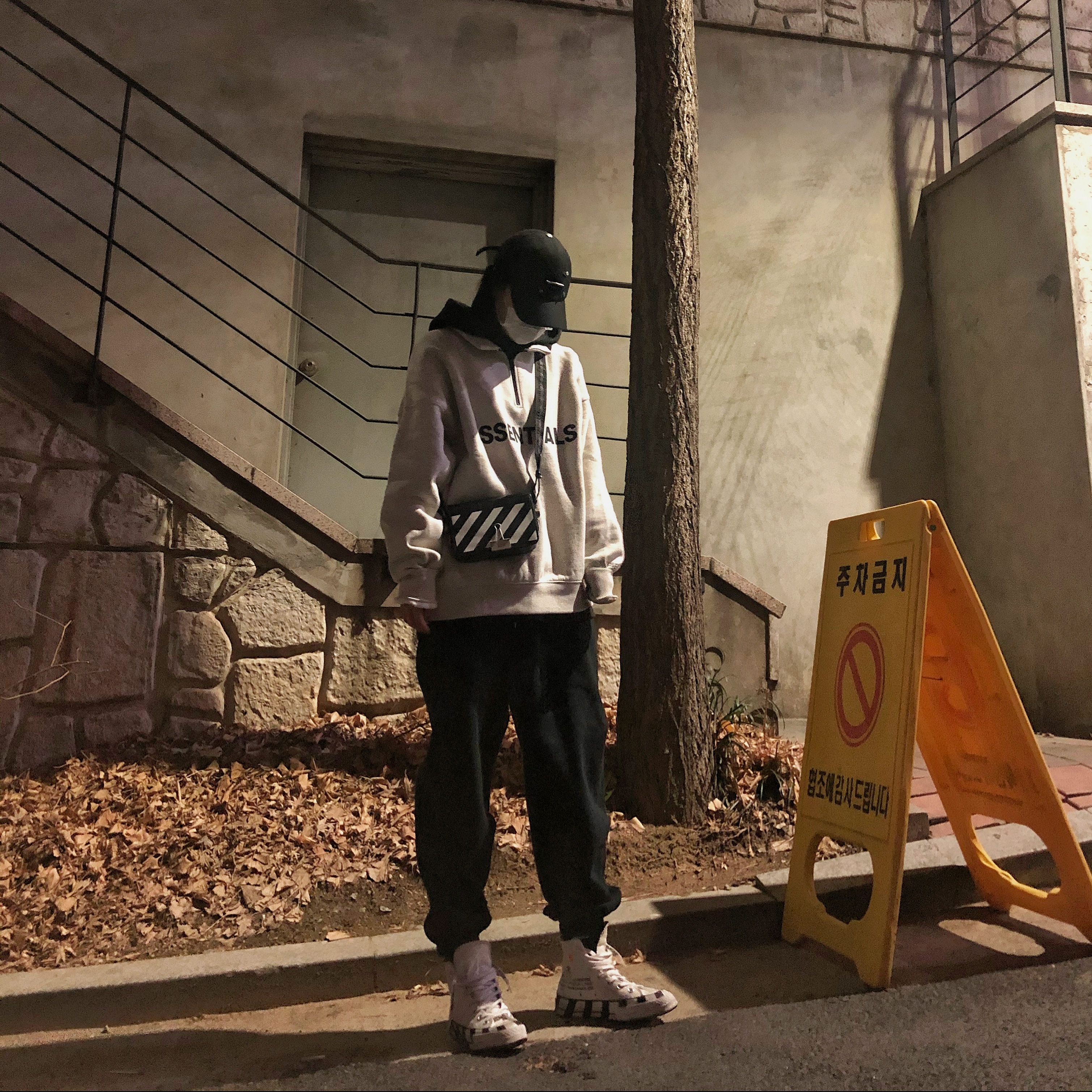 Essentials Half-Zip Pullover Oatmeal/Oatmeal Heather/Light Heather Oatmeal 2020, Converse x Off-White Chuck 70 High V2 2018 착용 스타일