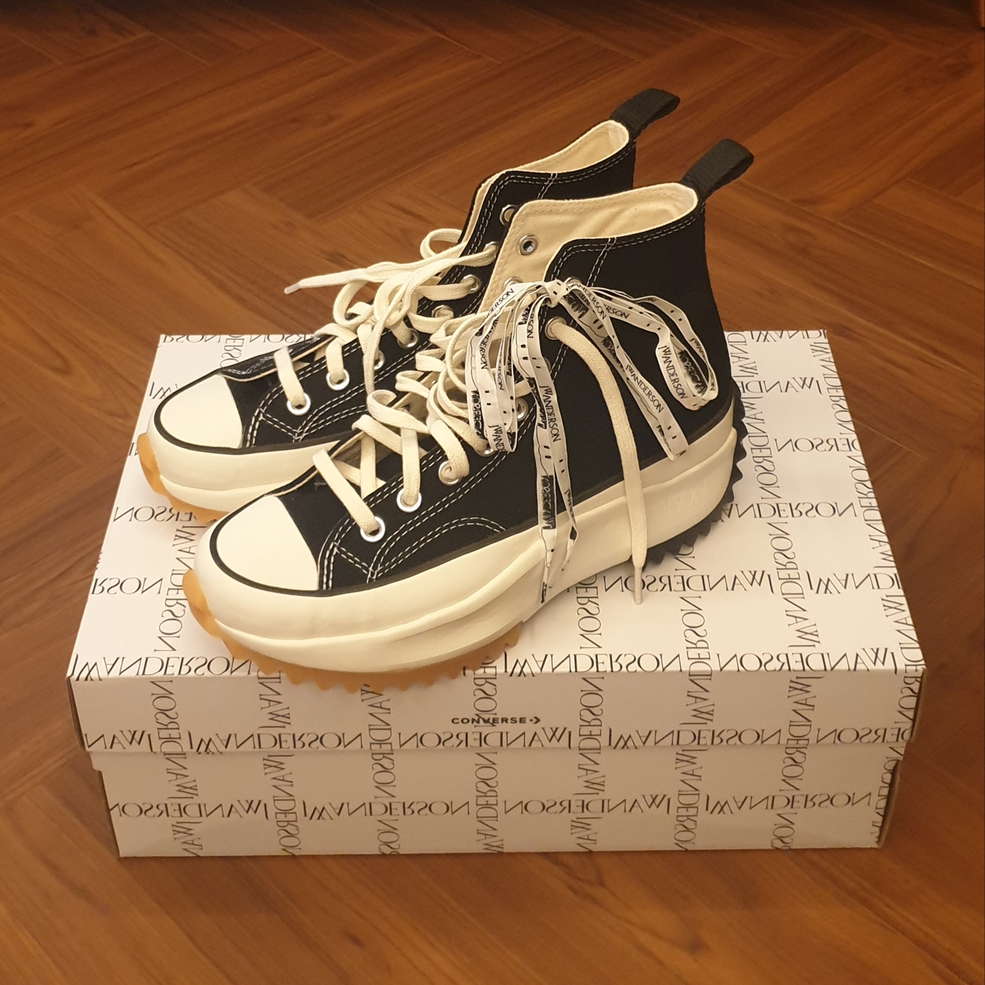 Converse x JW Anderson Run Star Hike Hi Black 착용 스타일 - 2