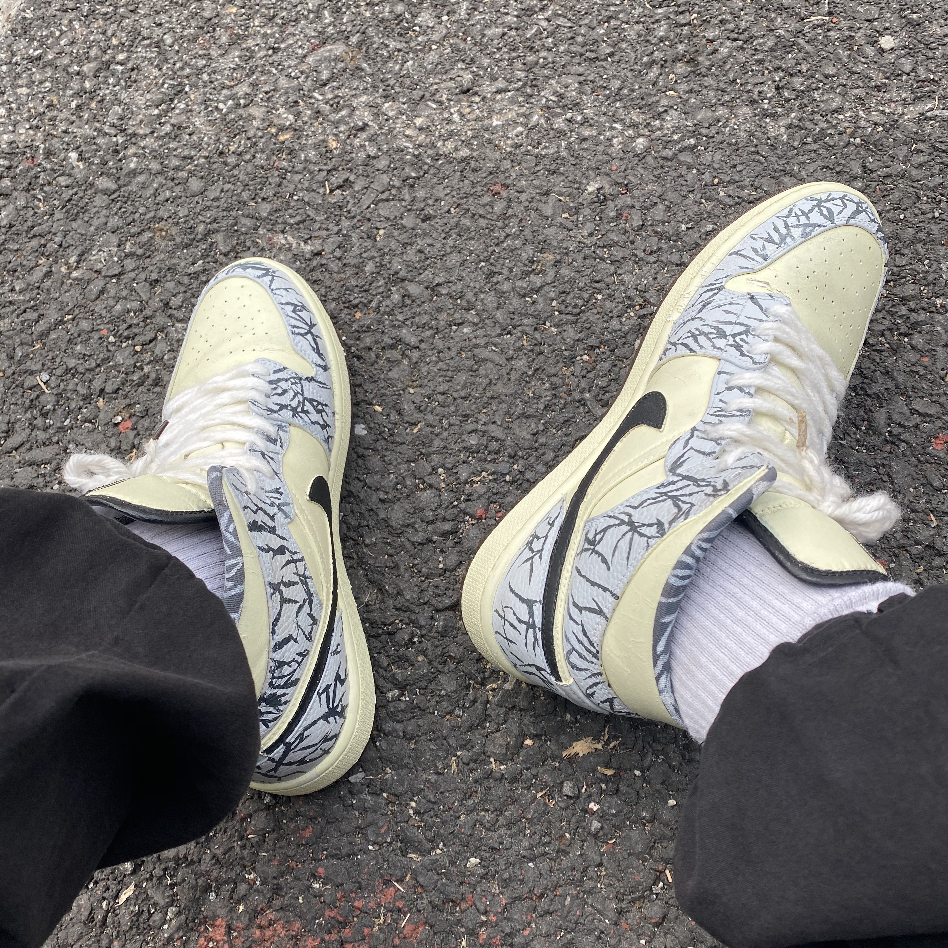 Jordan 1 Mid Triple White 착용 스타일