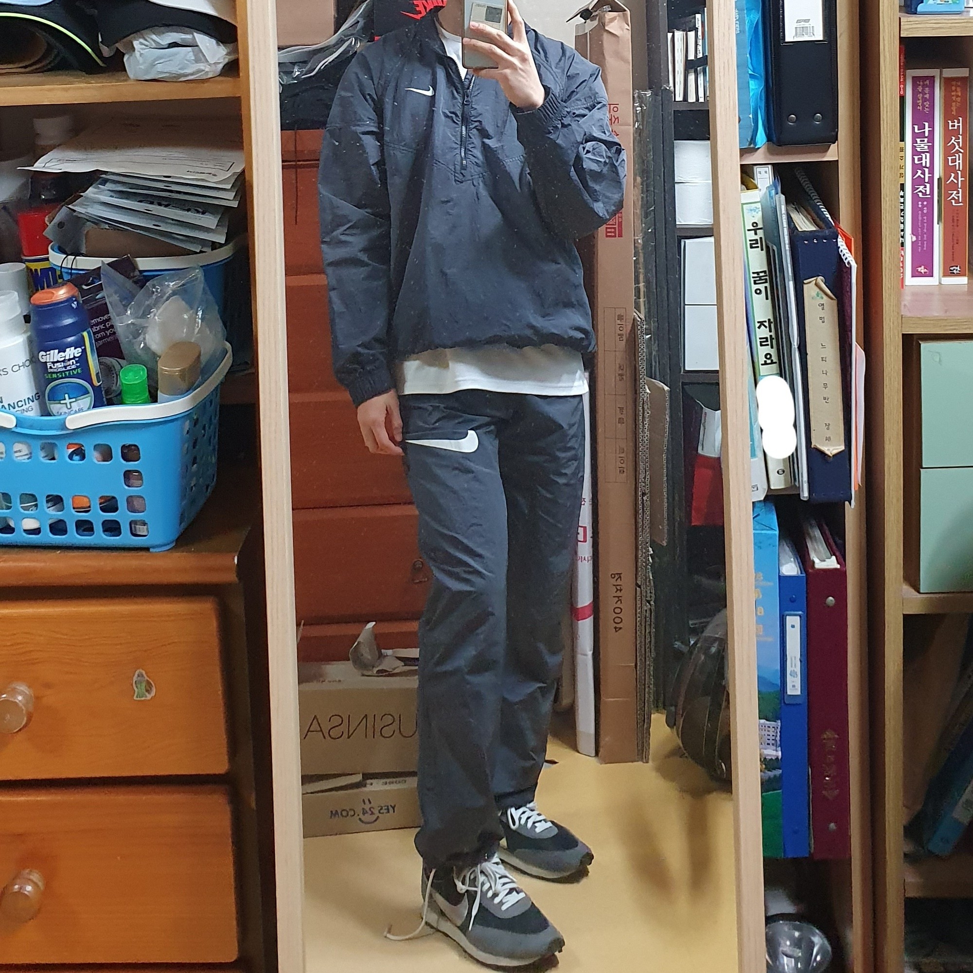 Nike x Stussy Windrunner Jacket Off Noir 착용 스타일