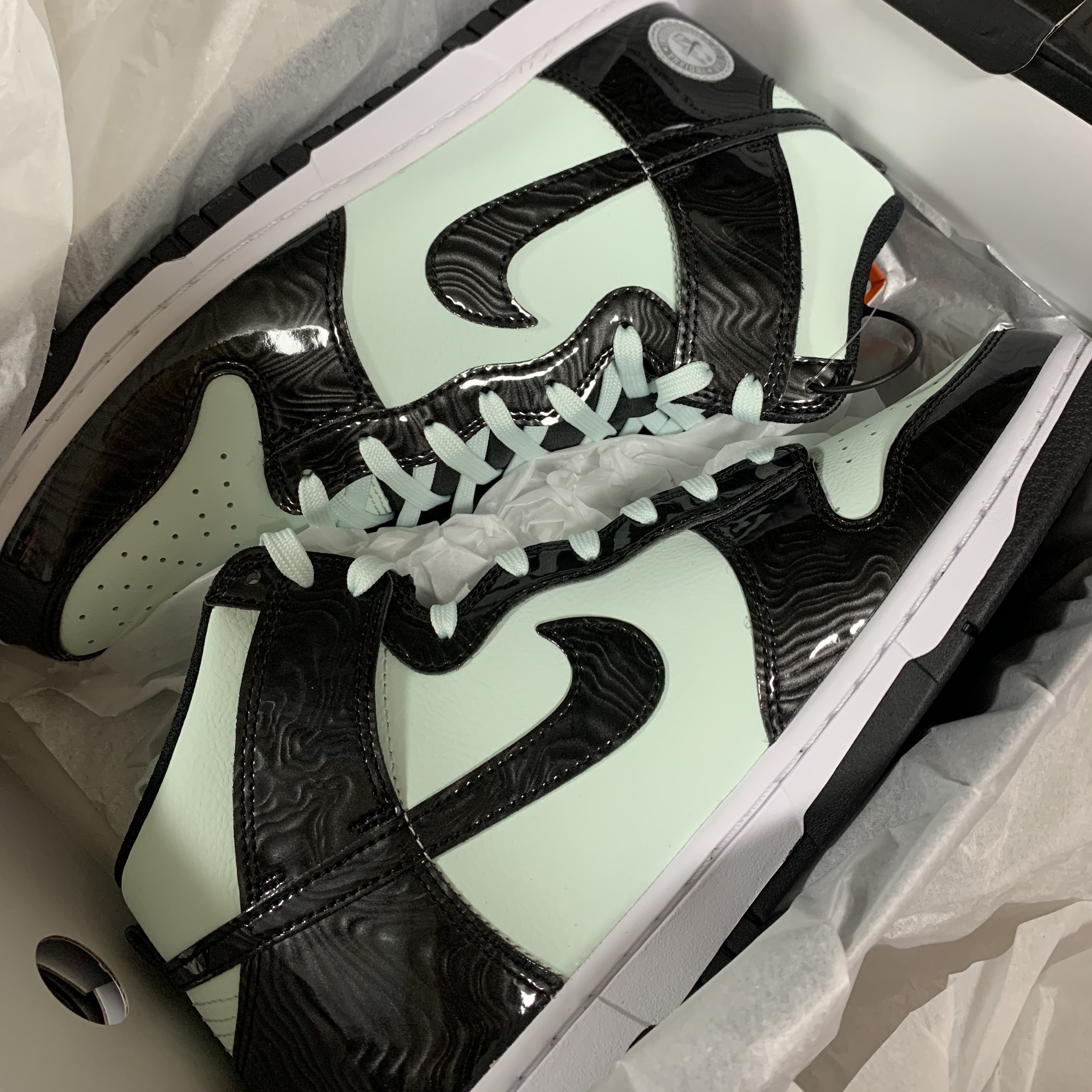 Nike Dunk High Barely Green 착용 스타일 - 2