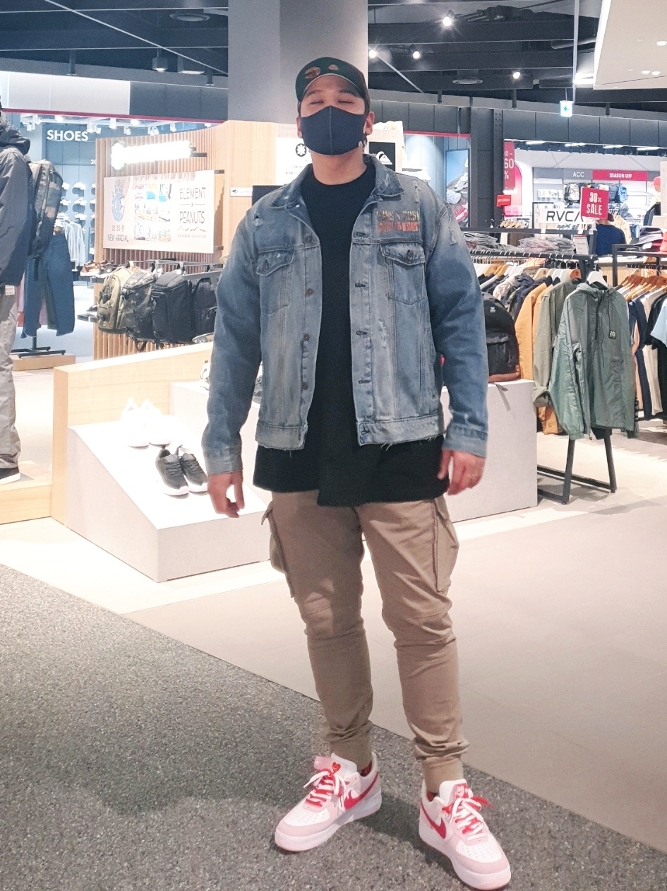 Nike Air Force 1 '07 QS Valentine's Day 착용 스타일 - 2