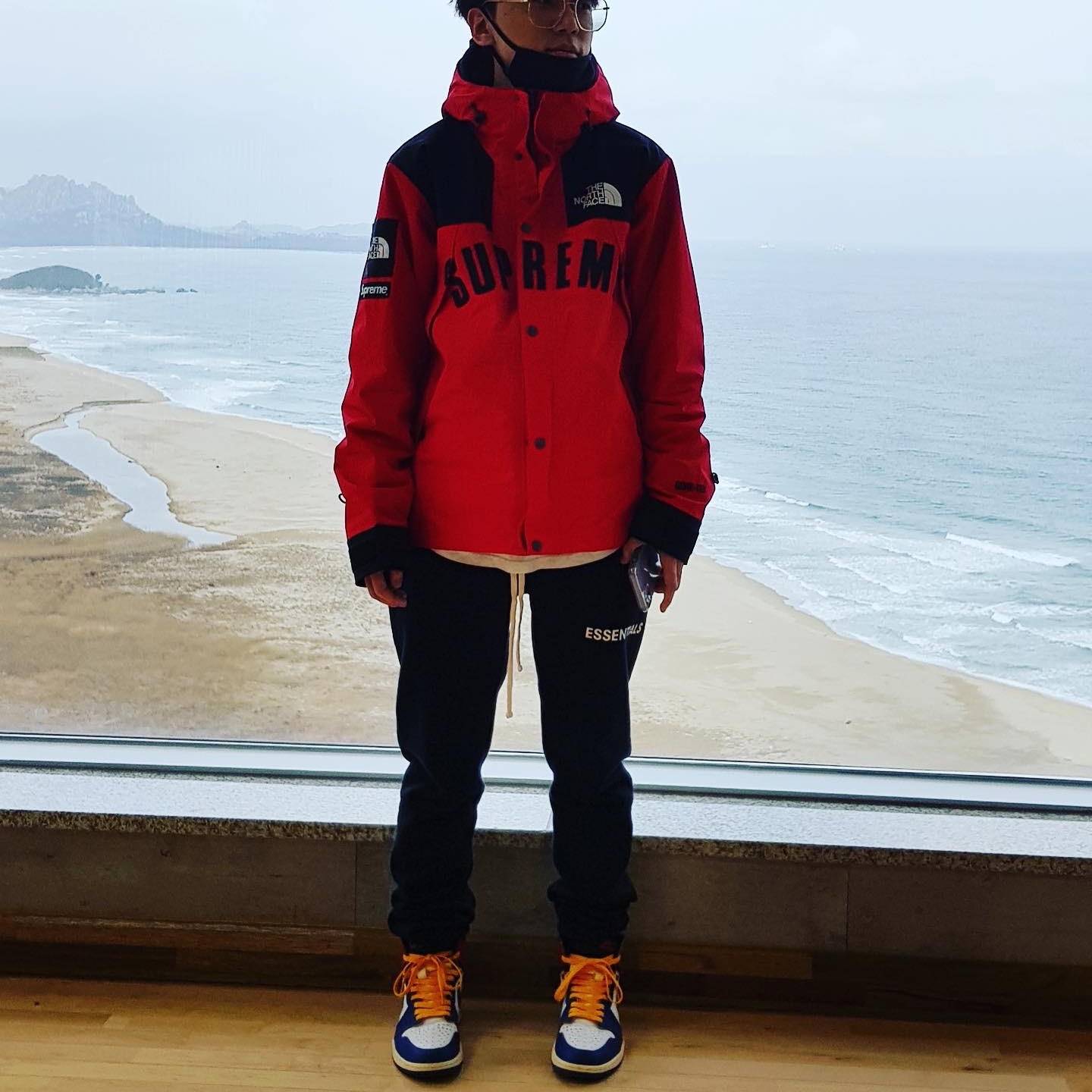 Jordan 1 x Union Retro High Blue Toe, Supreme x The North Face Arc Logo Mountain Parka Red - 19SS 착용 스타일