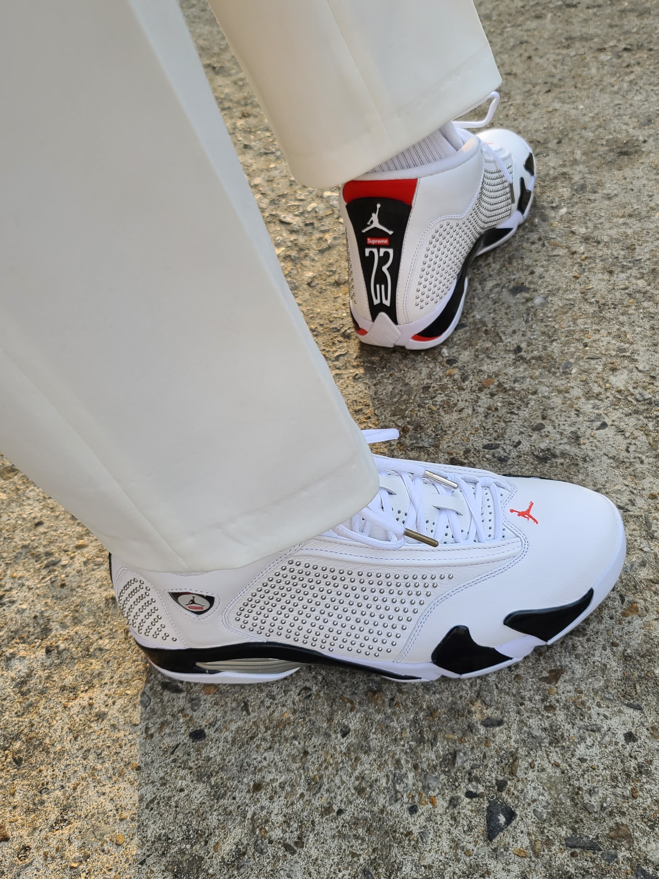 Jordan 14 x Supreme Retro White 착용 스타일 - 2