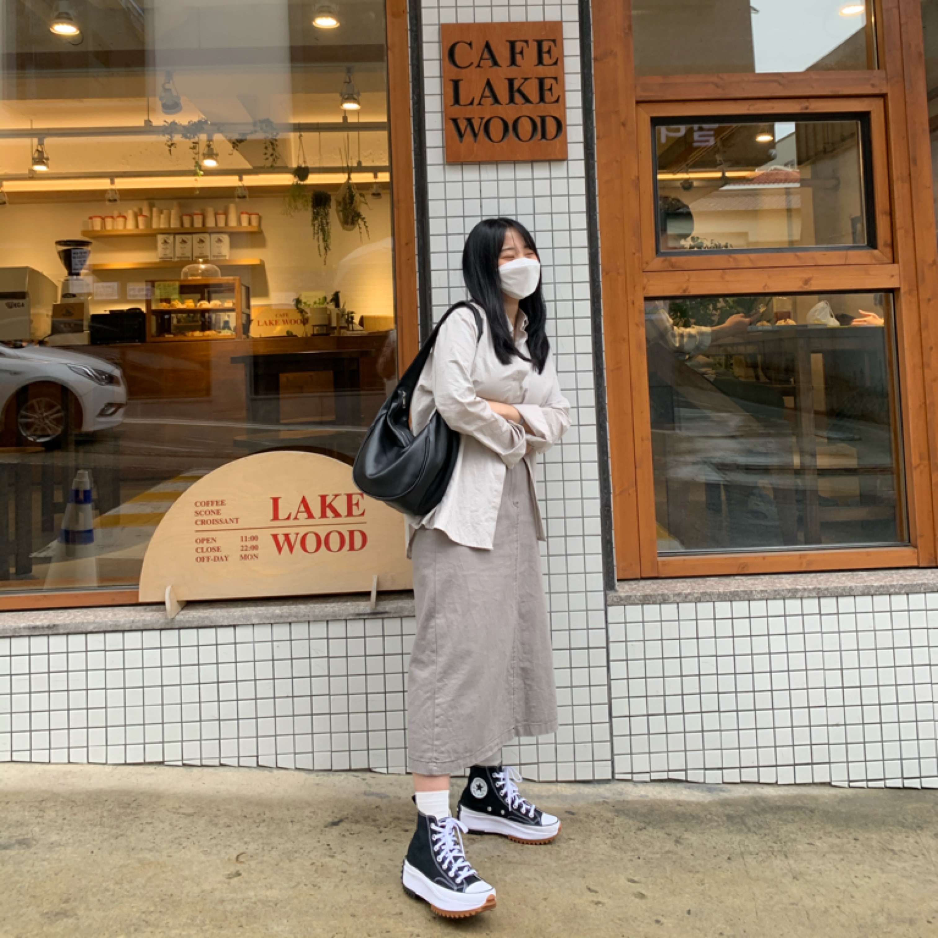 Converse Run Star Hike Hi Black White Gum 착용 스타일 - 1
