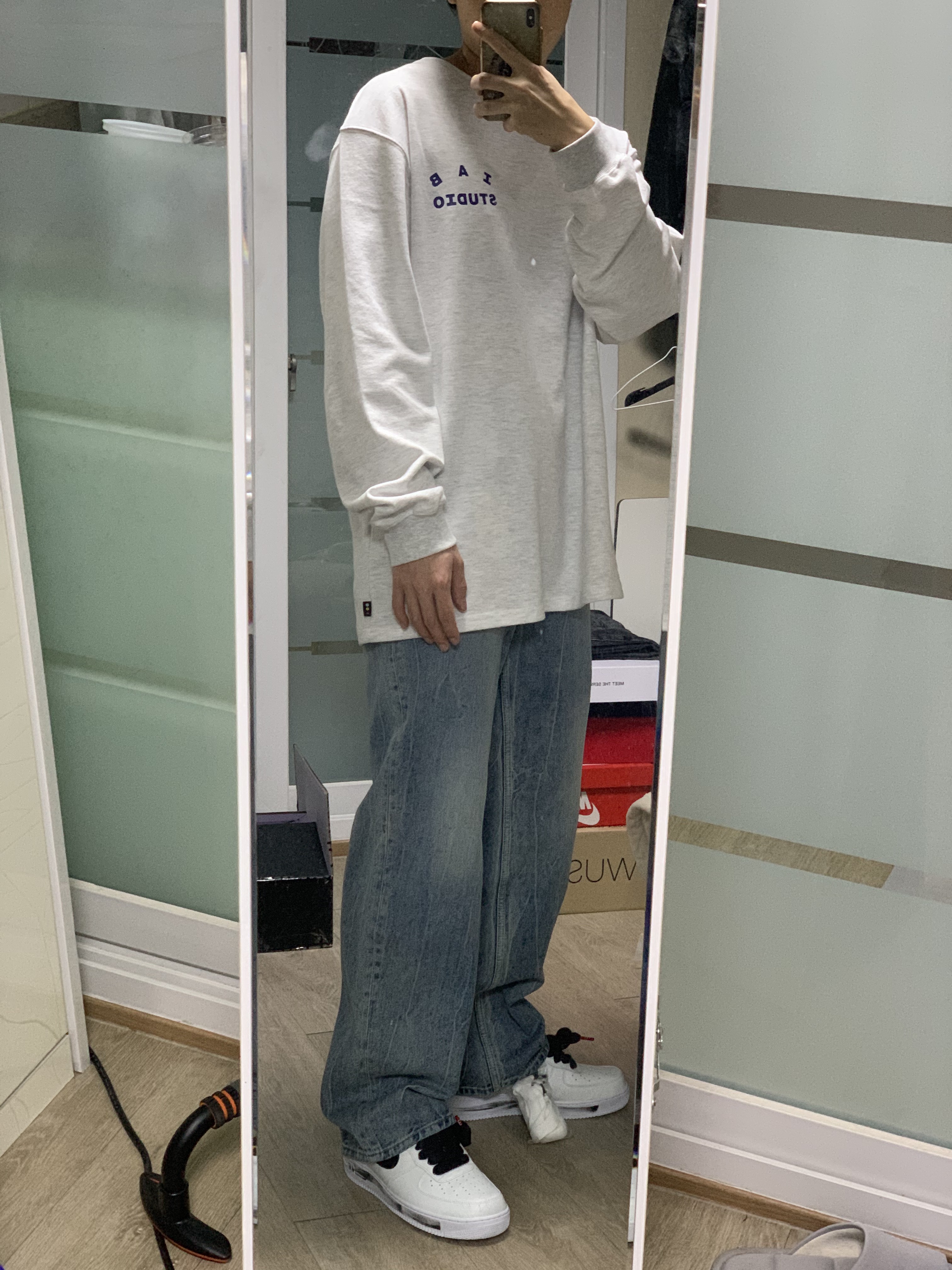 IAB Studio Long Sleeve Light Gray, Nike x Peaceminusone Air Force 1 Low Para-Noise 2.0 착용 스타일