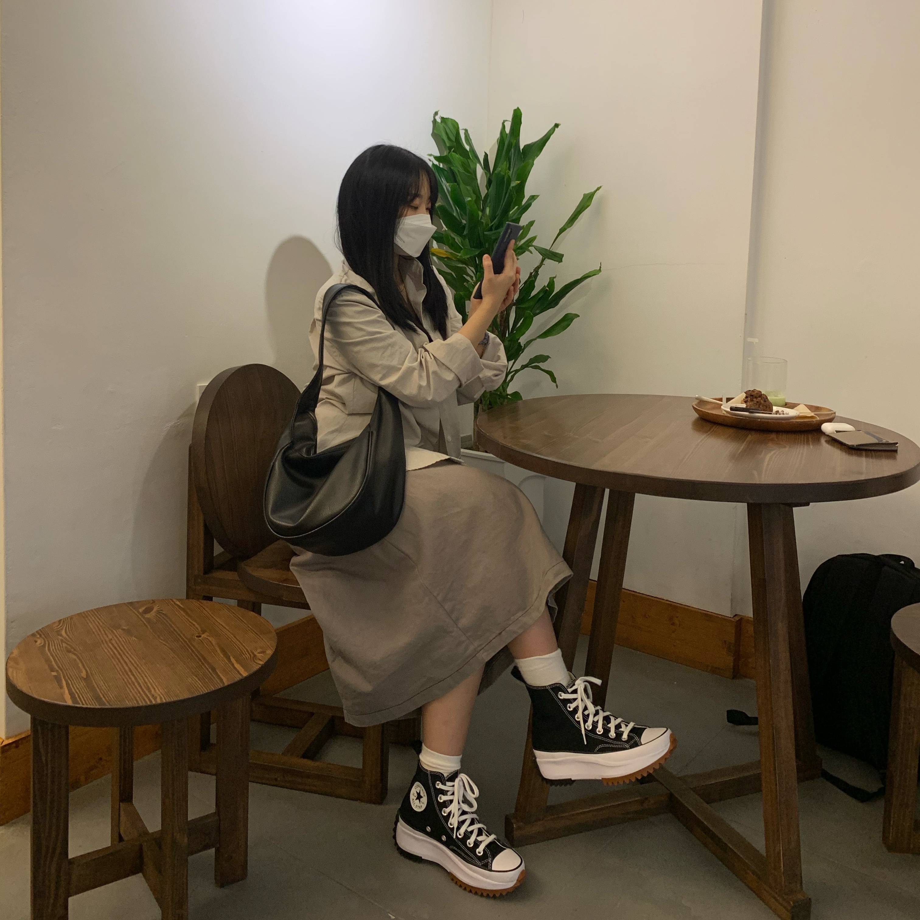 Converse Run Star Hike Hi Black White Gum 착용 스타일 - 2