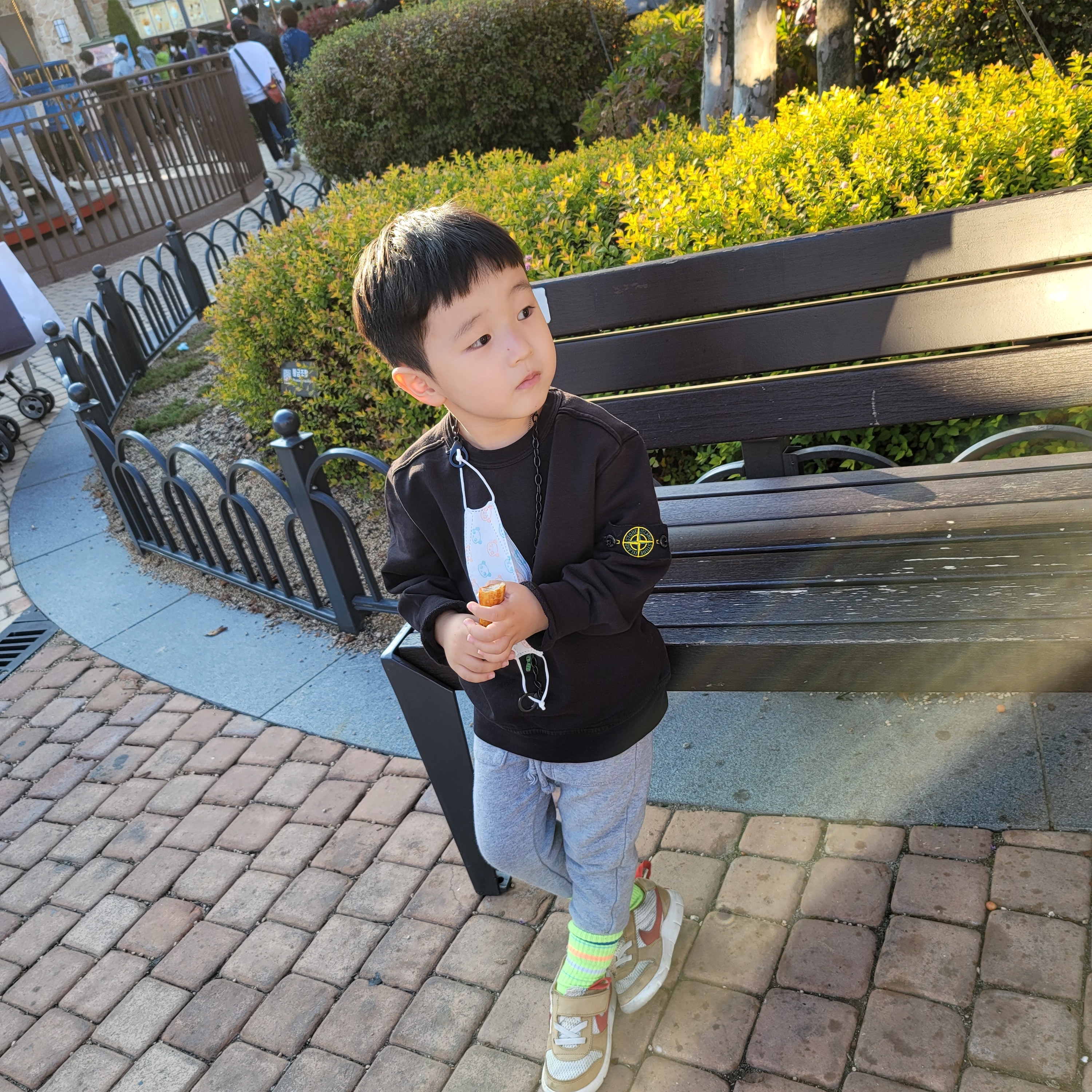 IAB Studio Hoodie Navy - 21SS 착용 스타일 - 4