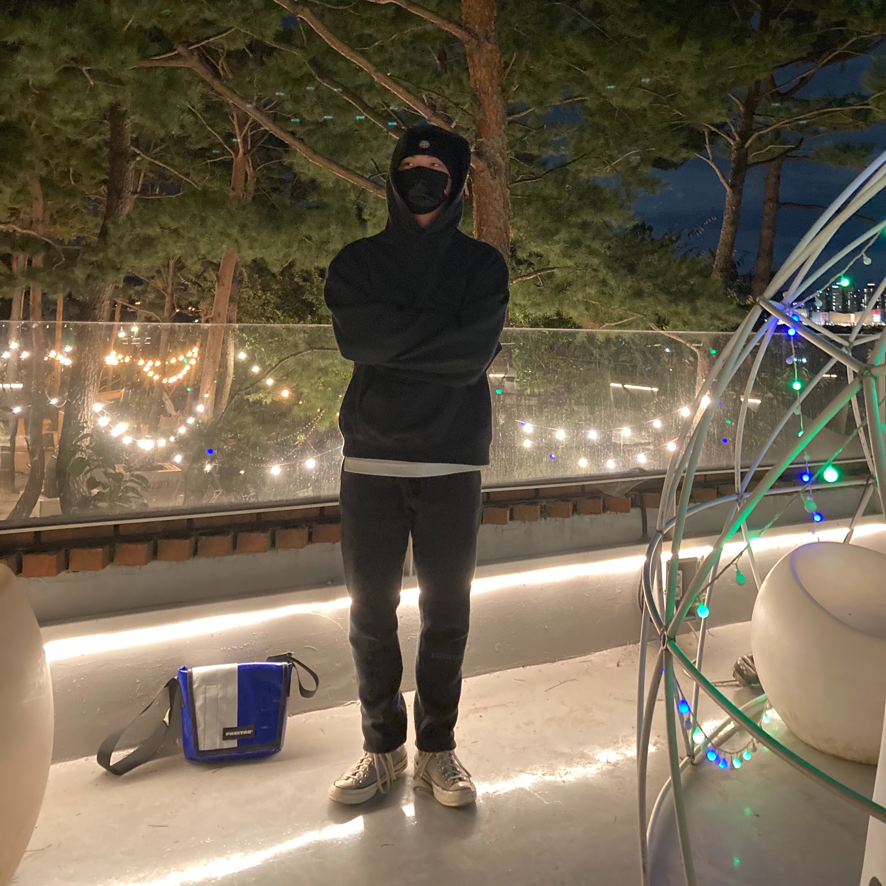 Essentials Sweatpants Dark Slate/Black 2020, Converse x Fear of God Essentials Chuck 70 Hi Grey 착용 스타일 - 1