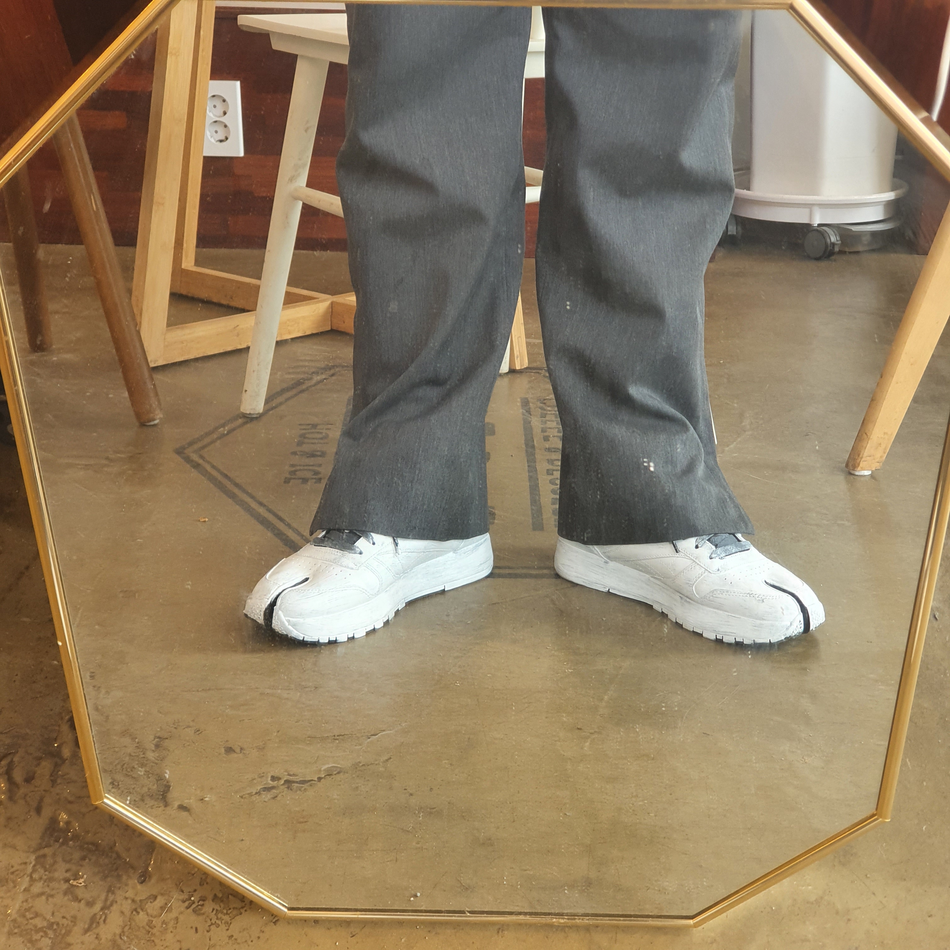 Reebok x Maison Margiela Classic Leather Tabi Shoes Bianchetto 착용 스타일 - 3