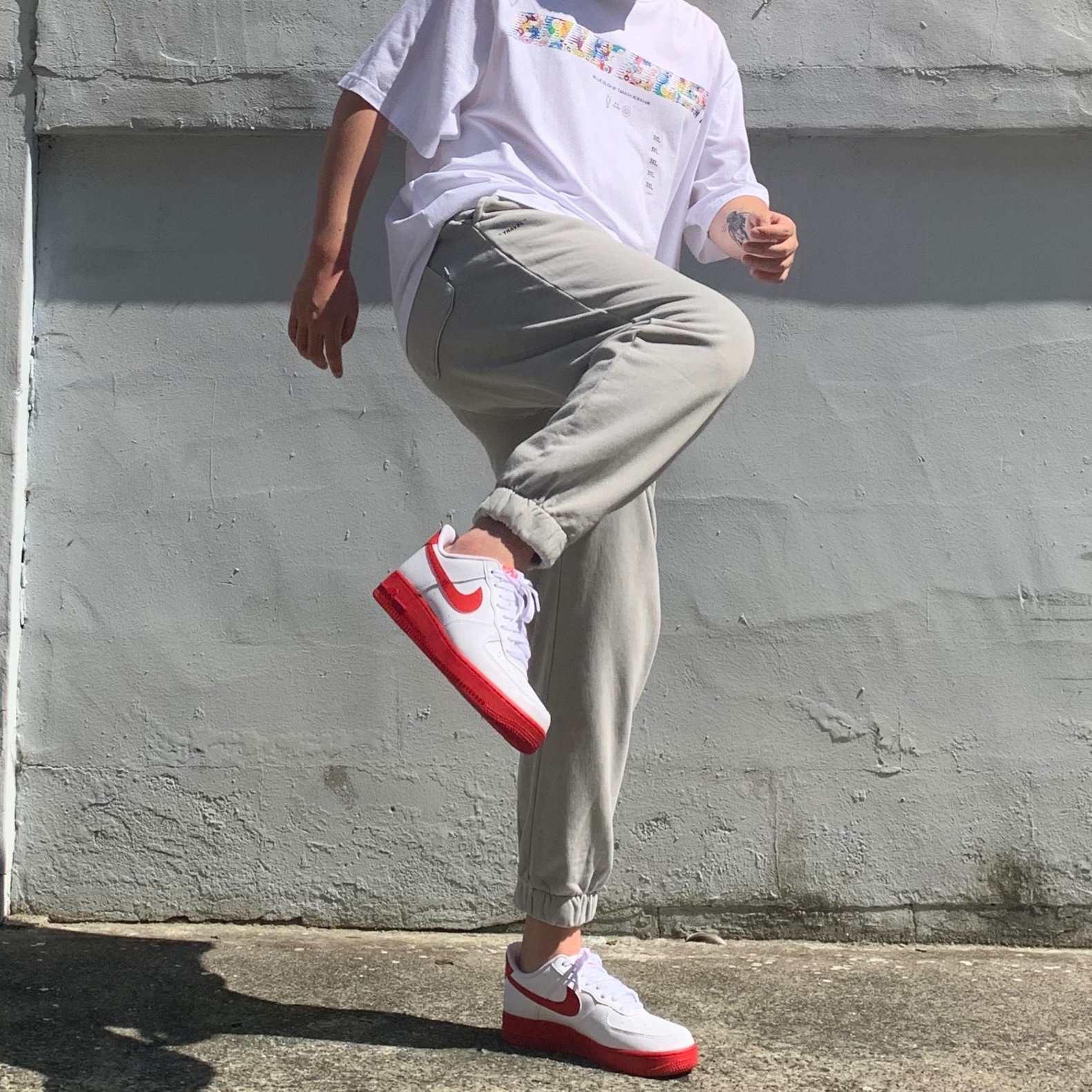 Nike Air Force 1 Low White Red Midsole 착용 스타일