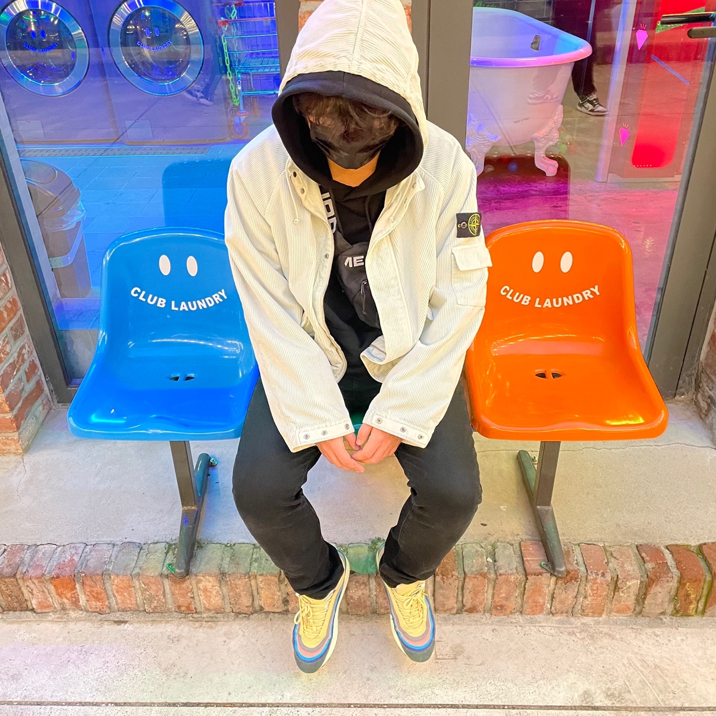 Supreme x Stone Island Corduroy Jacket Stone - 20FW, Supreme Waist Bag Black - 18SS 착용 스타일